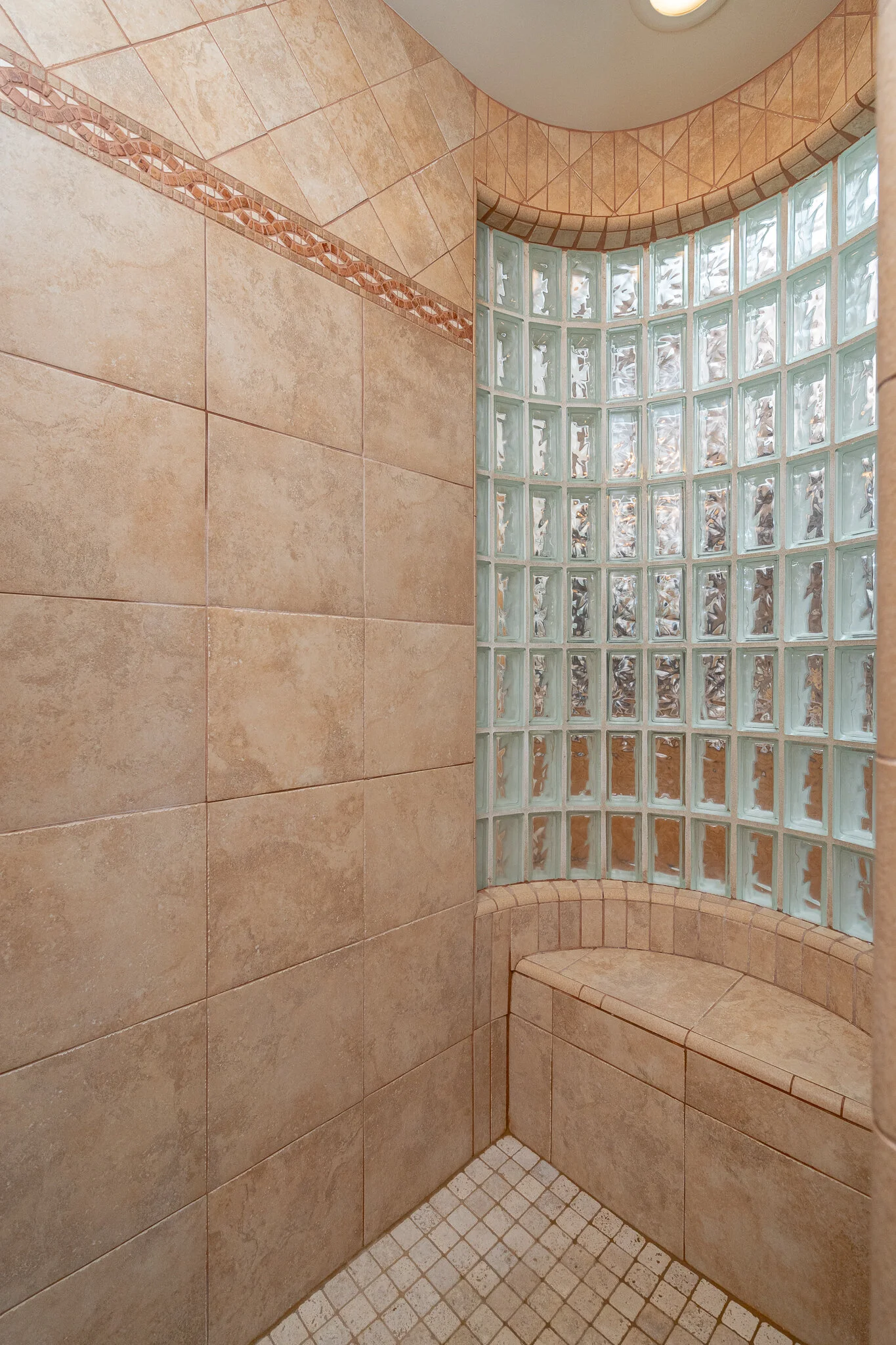 19_Master-Bath_04.jpg