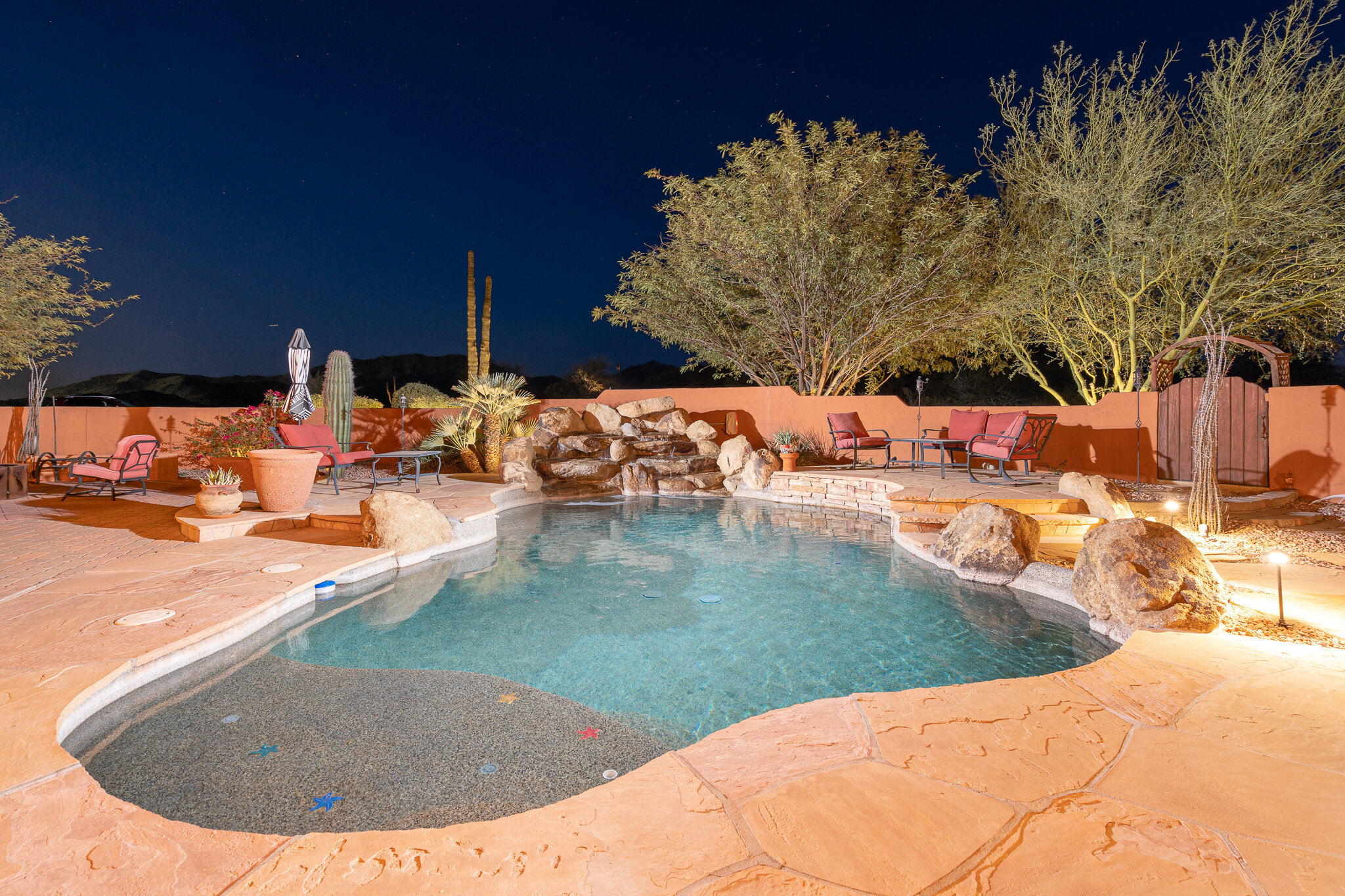 44_Exterior_Night_11.jpg