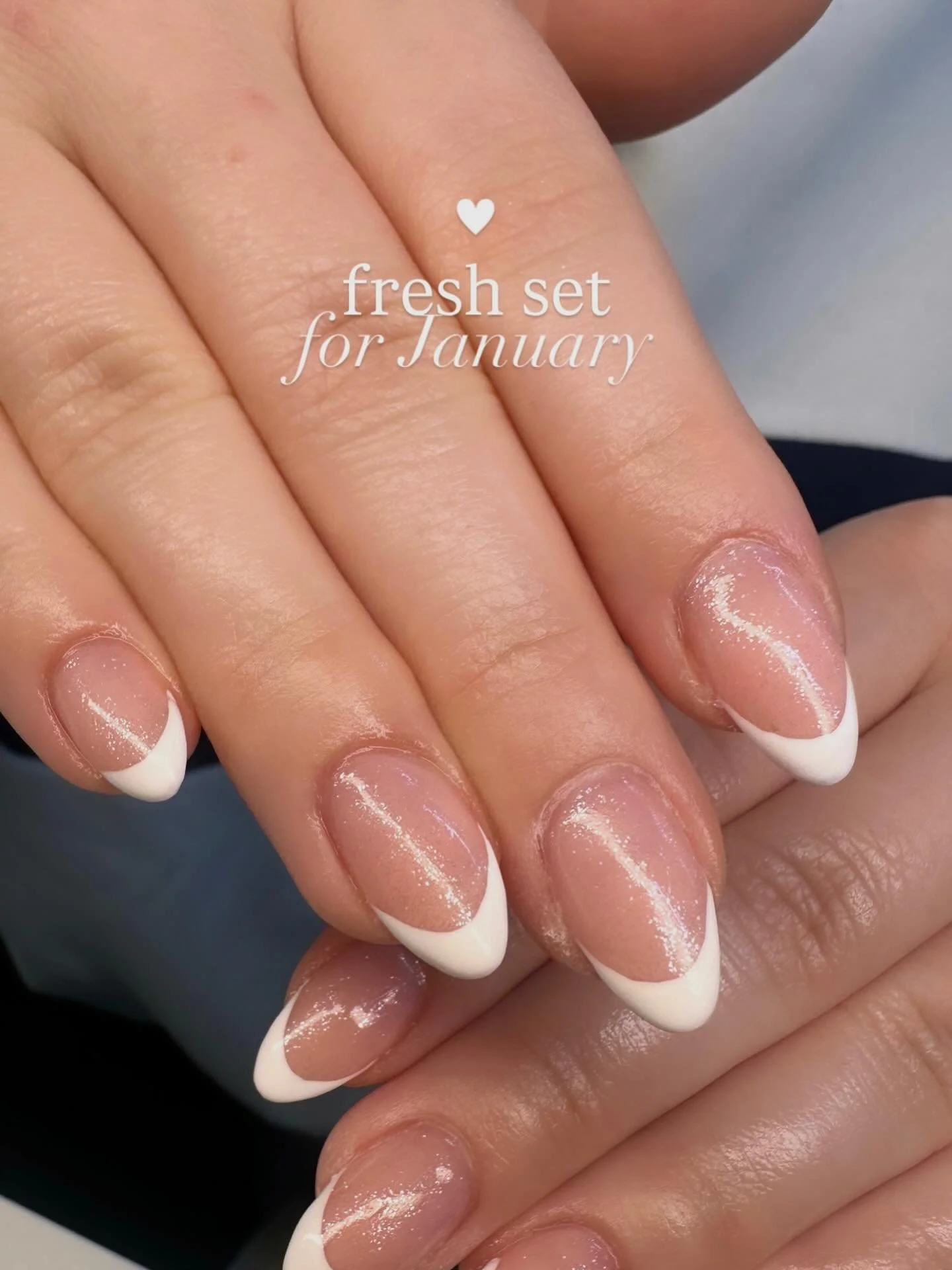 hiusten ja ripsien lis&auml;ksi kynsiss&auml; n&auml;kyy alkuvuodesta neutraalit s&auml;vyt - ei ole klassikoiden voittaneita 🫶🏼

@studiobycamilla 

#kynnettampere #studiobycamilla #salonroce #rocehairskinandbeauty