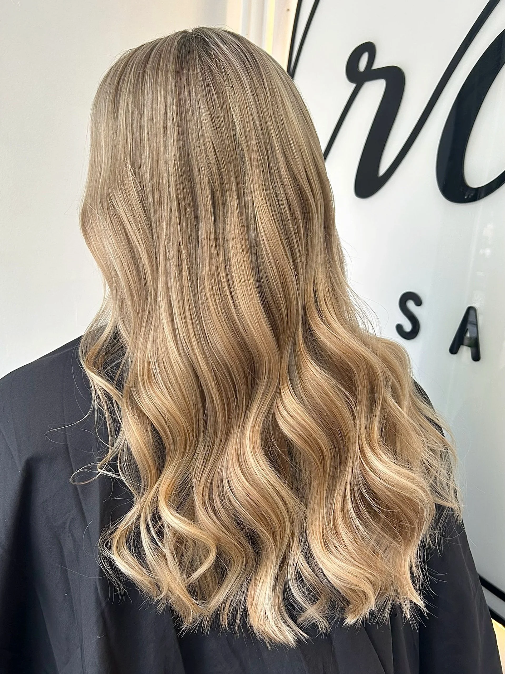 easy breezy summer hair 🌊🩵🐚

#hiuksettampere #lowmaintenancehair #kampaamotampere #salonroce #rocehairskinandbeauty