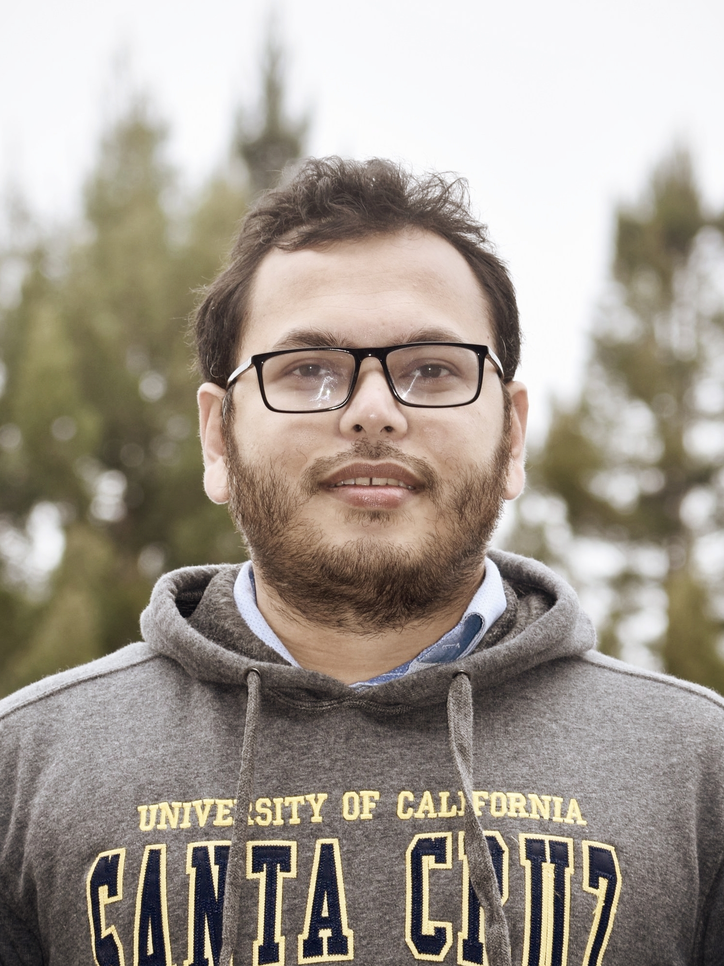 Ahsan Habib (Elect. & Comp. Eng.) Ahsan received his B.S. and M.S . in Applied Physics, Electronics, and Communication Engineering (2010 and 2012 ) from the University of Dhak a, and is currently pursuing a Ph.D. in ECE Department at UCSC where he is developing electrochemically tunable plasmonic devices. His research also involves novel graphene devices for solar energy harvesting and hydrogen production. He received Baskin School of Engineering, Dissertation-Year Fellowship (2019-20) , Outstanding Teaching Assistant Award in 2018 , and the Chancellor’s Fellowship in 2015 .