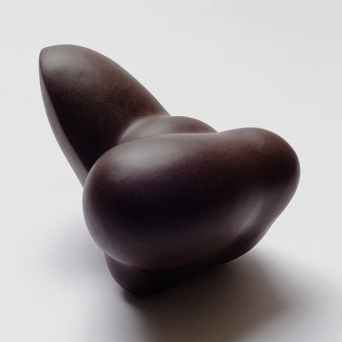Roll Sister - L 26 cm, shortlisted for Ceramics of Europe Westerwaldprize 2019 - photo Rob Bohle