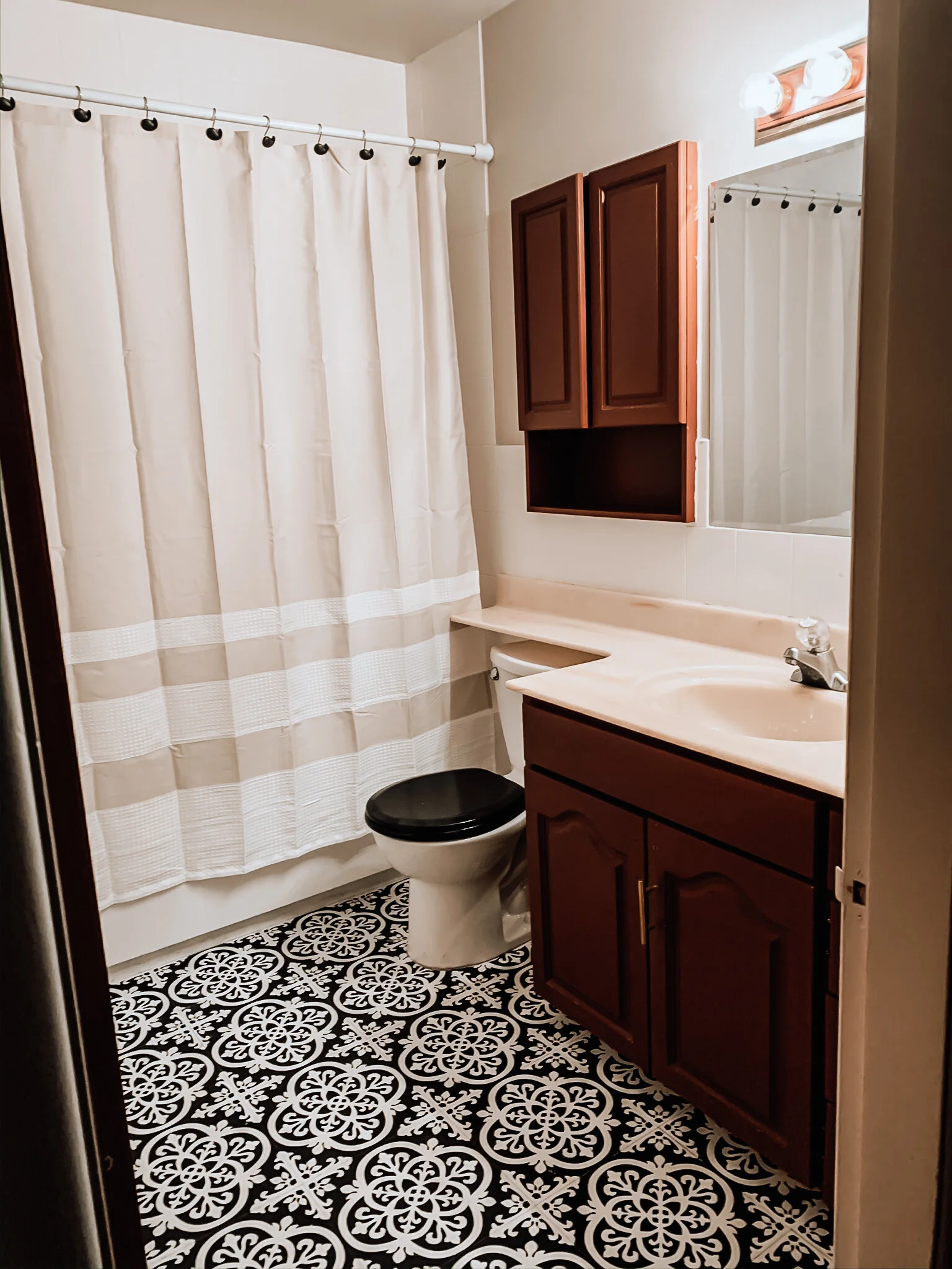 bathroomup.jpg