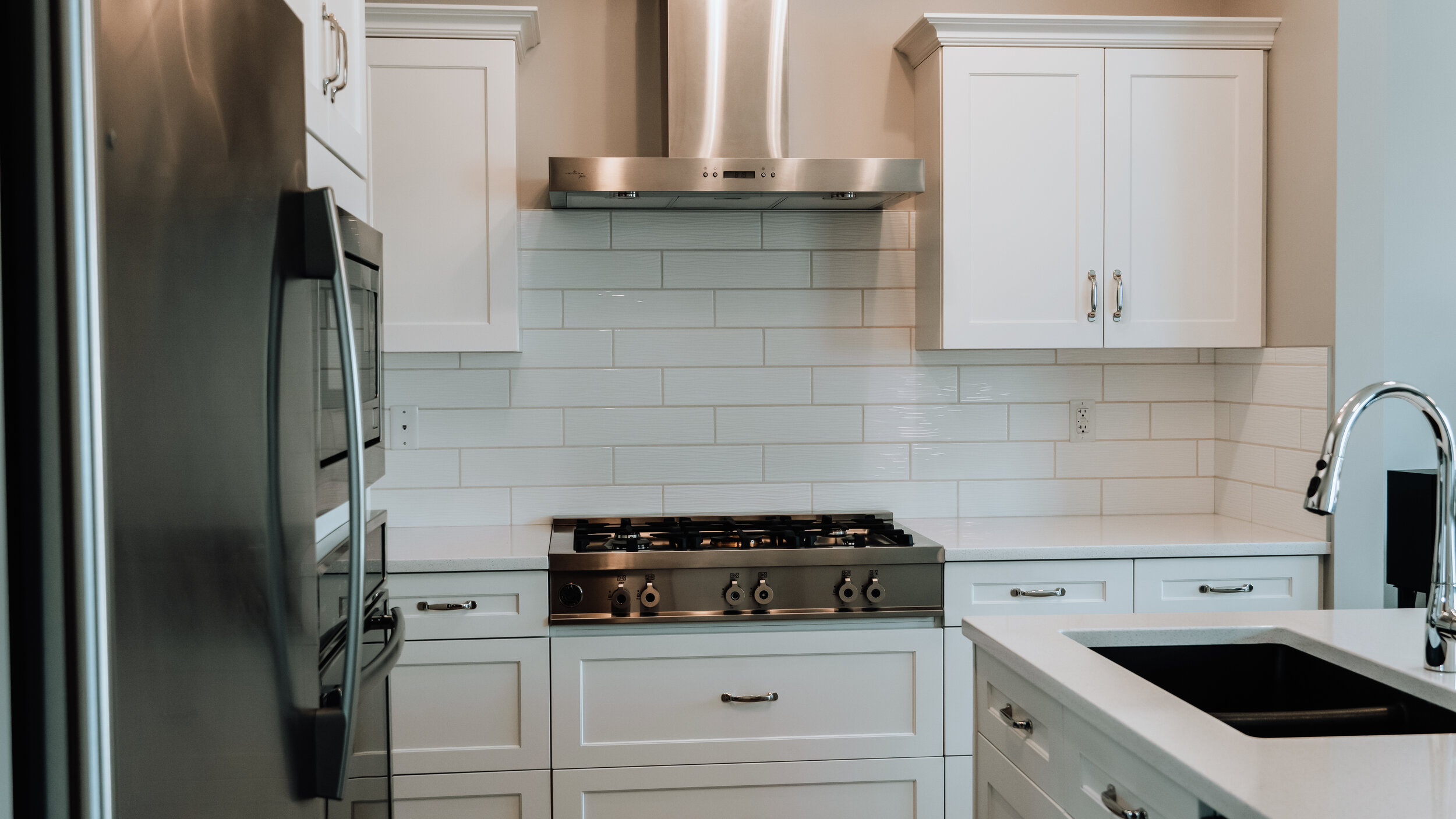 KITCHEN COUNTERS.jpg