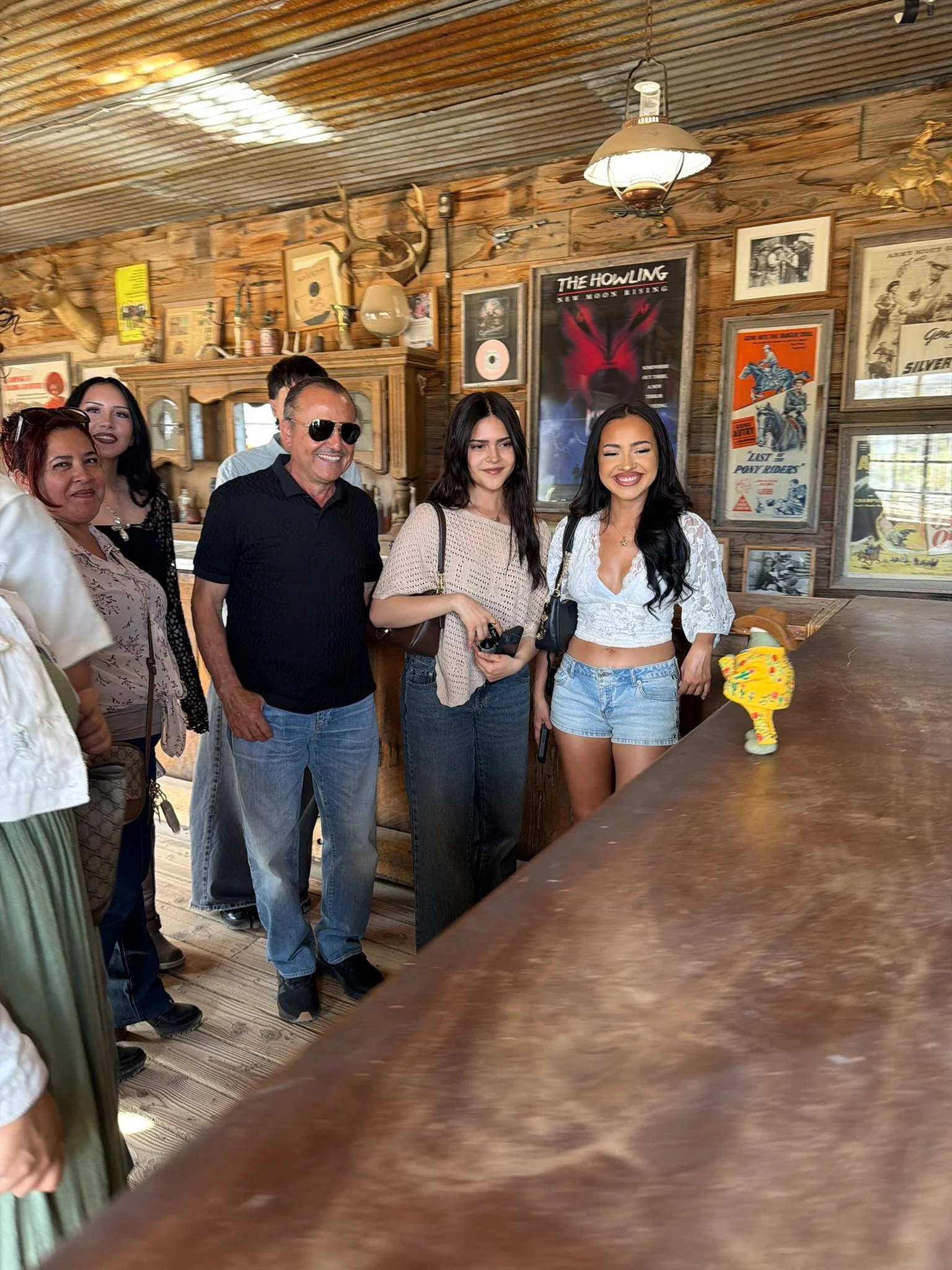 Chef making new fwends in Pioneertown!