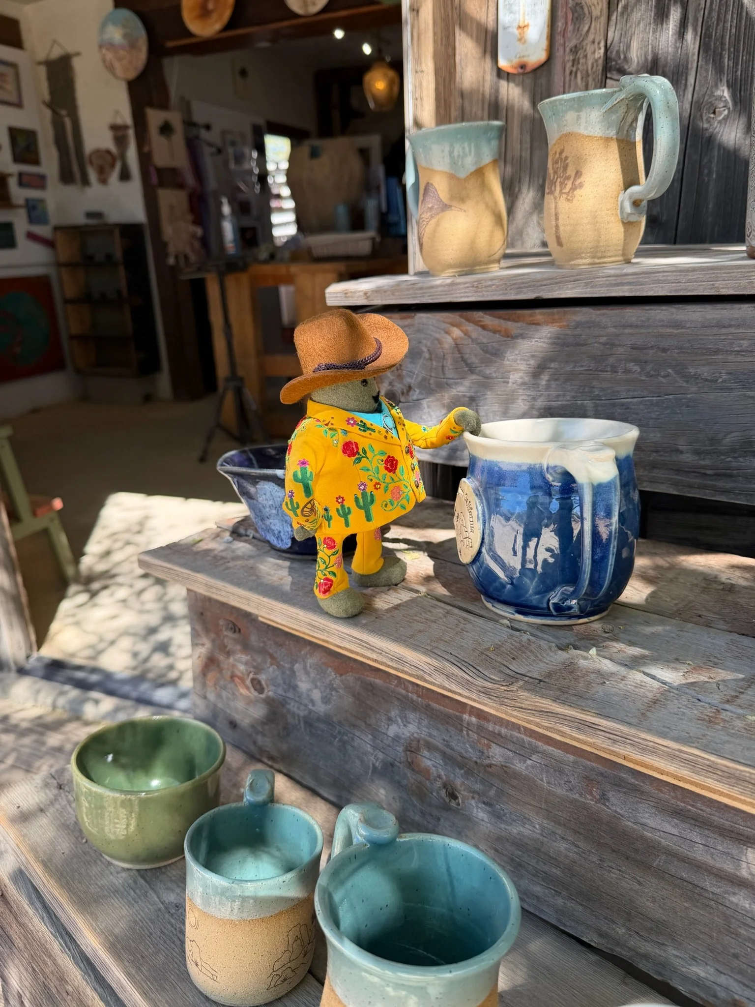 Tiny Mayor endorses mewtiful Pioneertown Pottery! 