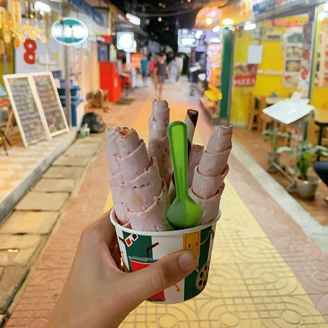 Thai street desserts for the win ❣️
.
I promise I will have the video of our Thailand trip up soon! Things have been a little busy but I haven&rsquo;t forgotten about it!

#adventureswitherin #adventure #explore #travel #thailand #phiphiisland #phuke