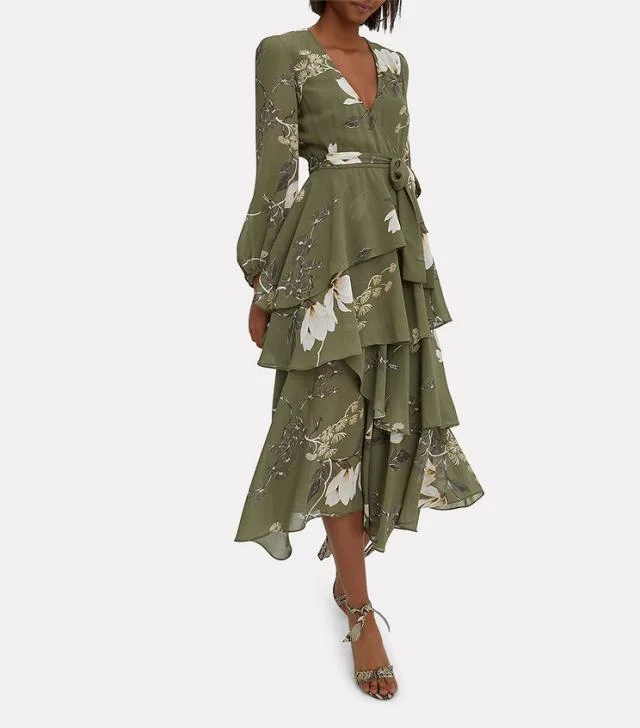 This flowy frock screams please dont forget fall florals!