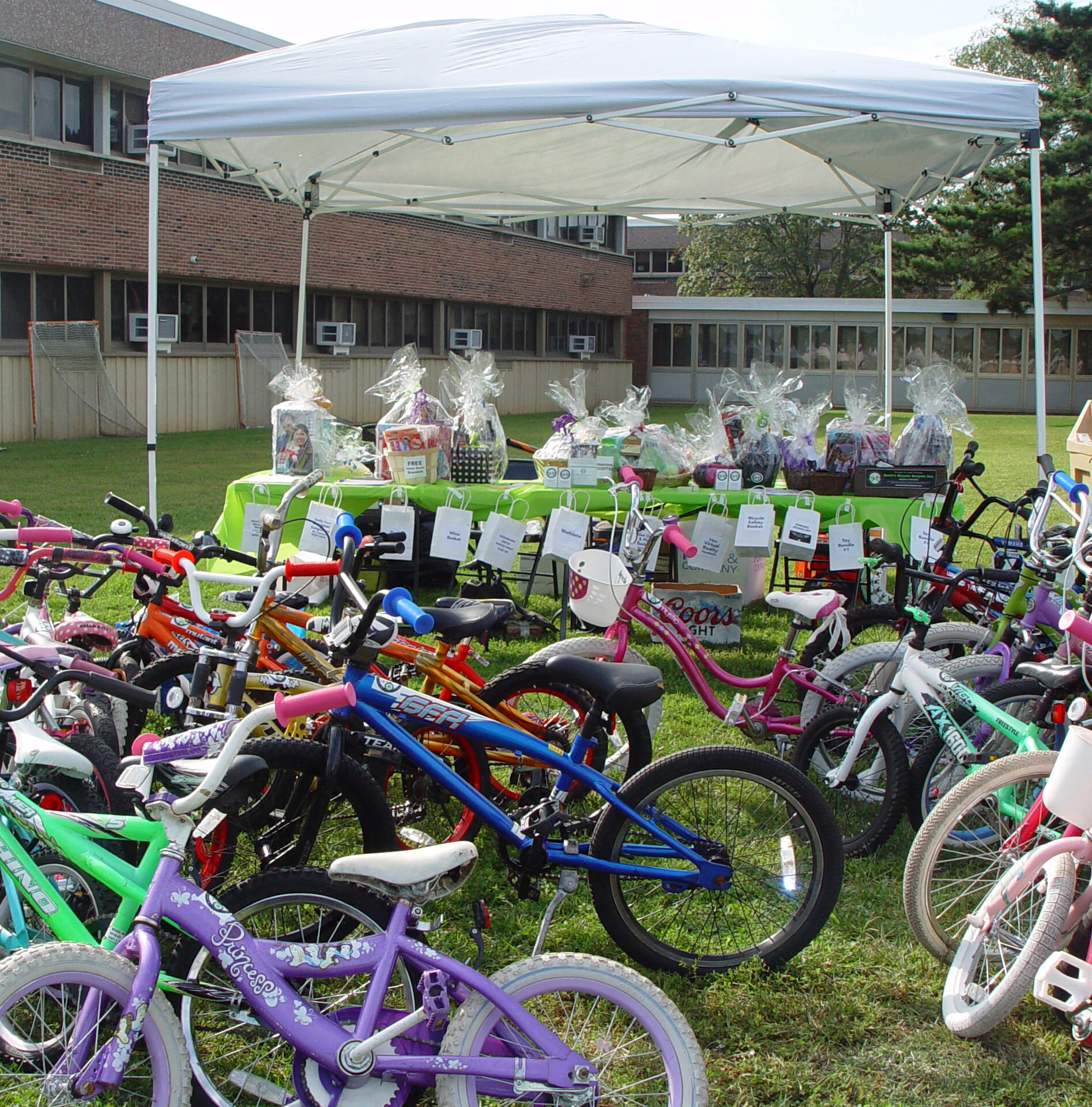 Huntington Awareness Day Table.jpg
