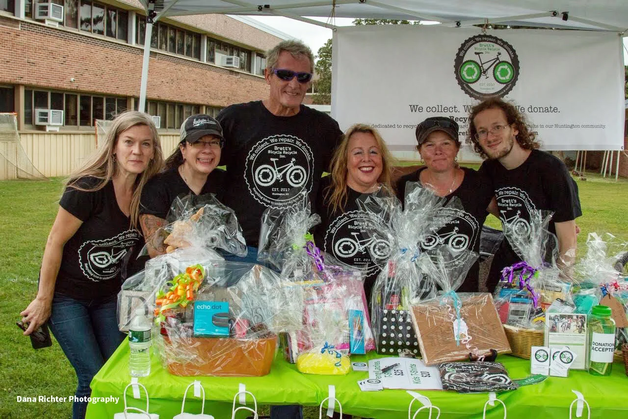 Family and Board at Huntington Awareness 2019 Dana Photo Credit.jpg