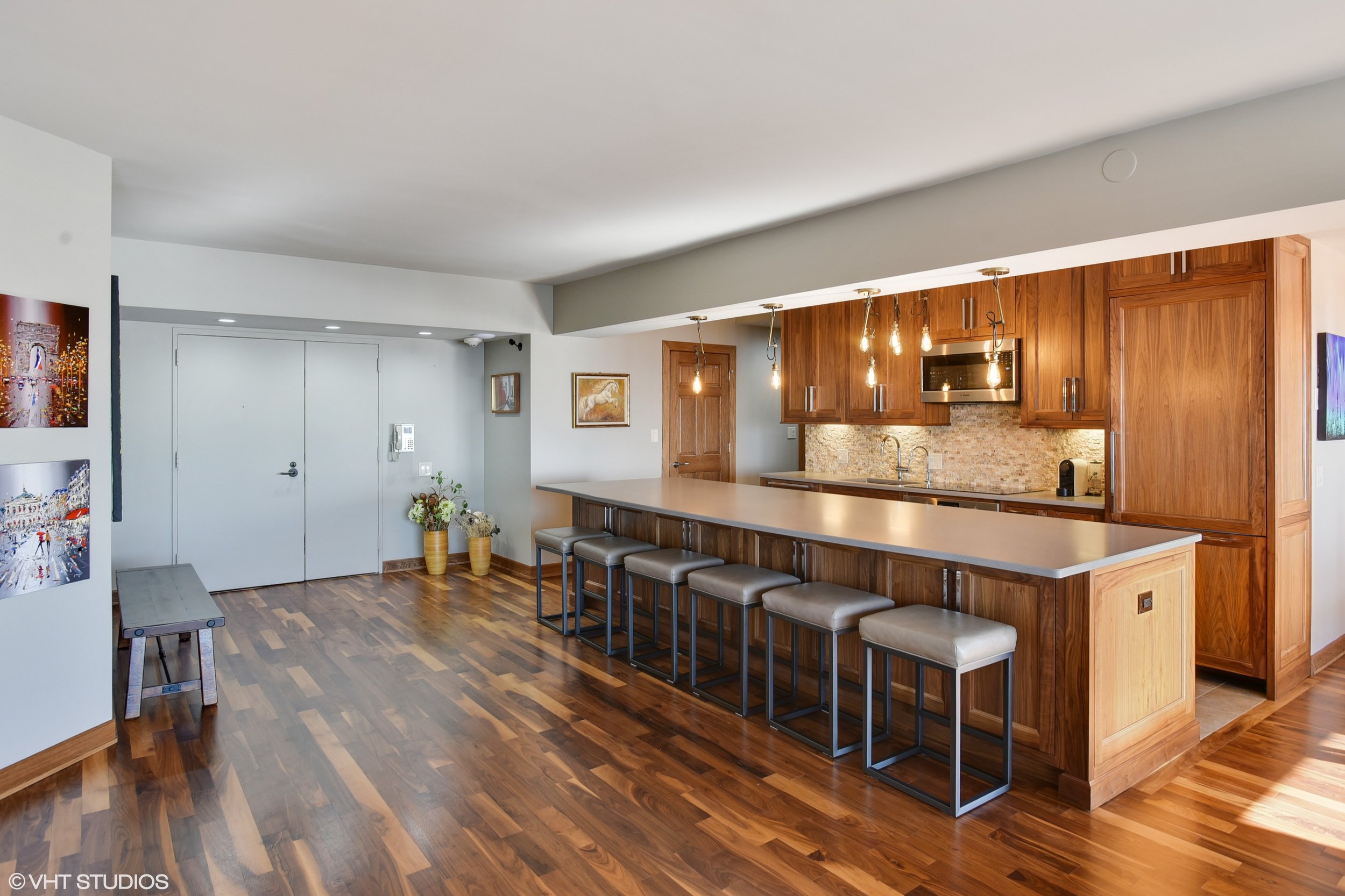 06_175EDelaware_9008_5_Kitchen_HiRes.jpg