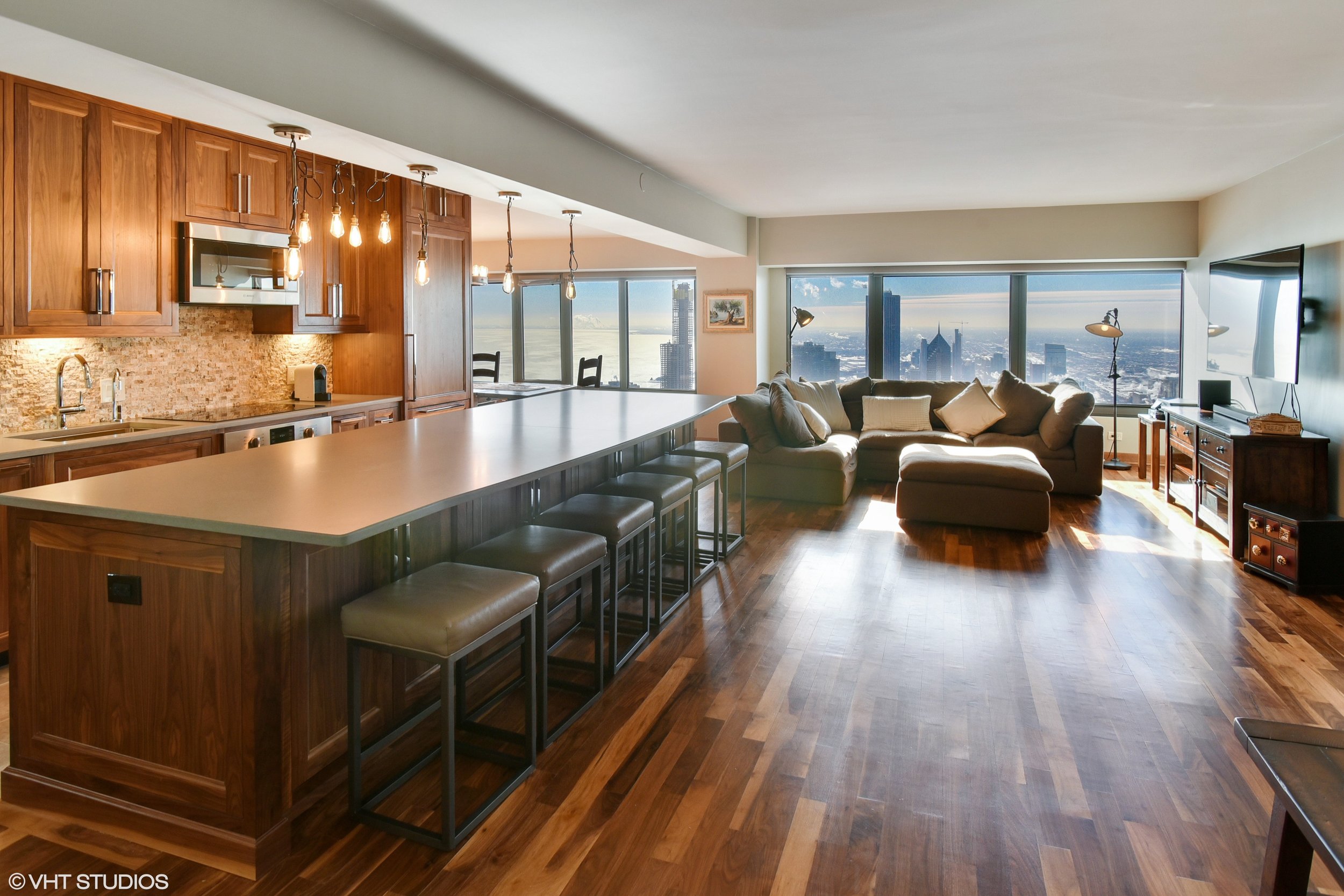 09_175EDelaware_9008_91_KitchenLivingRoom_HiRes.jpg