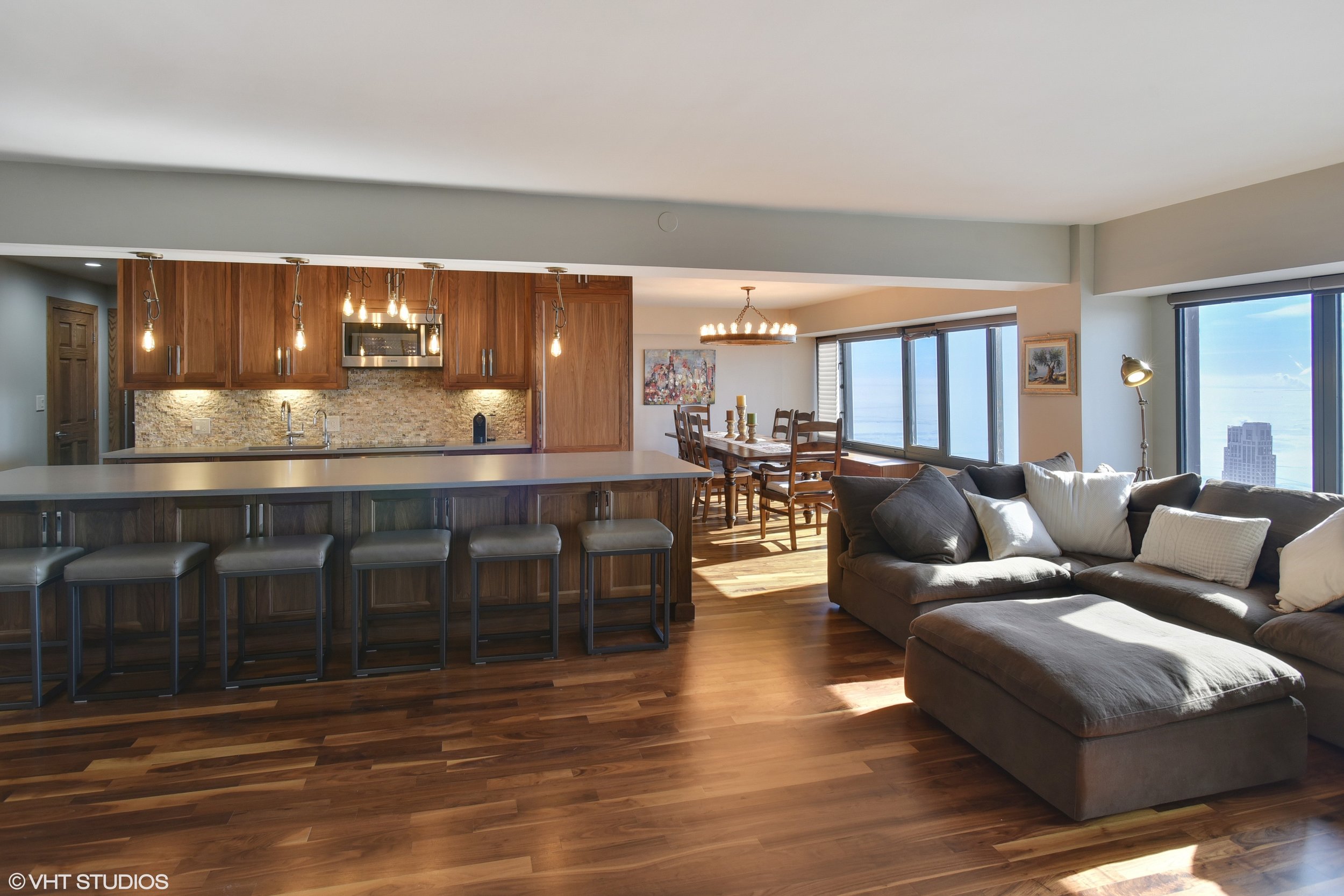 11_175EDelaware_9008_91002_KitchenLiving_HiRes.jpg