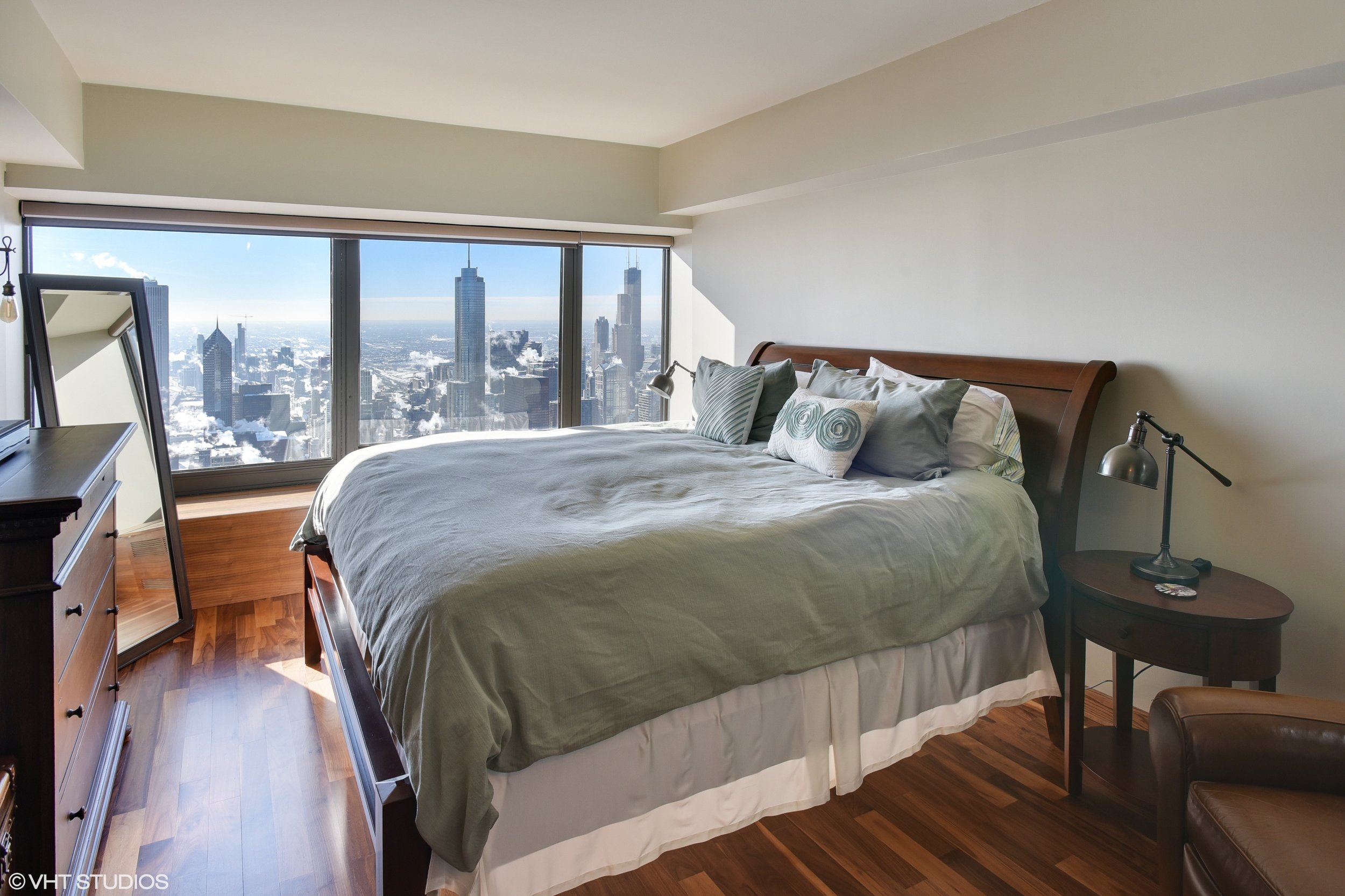 18_175EDelaware_9008_14_MasterBedroom_HiRes.jpg