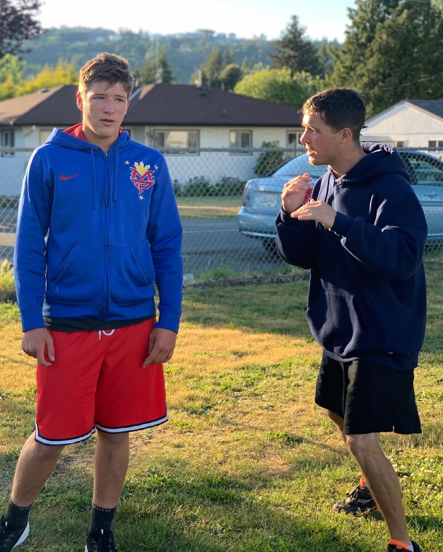 Caught some teaching moments from class last night! Coach Anthony does a great job explaining and breaking down the drills. 

#outside #outsidetraining #langfordbc #yyj #boxing #teaching #coaching #boxingtraining #boxingfootworkdrills #boxinglife #we