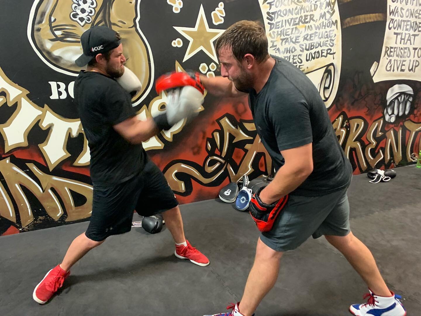 It&rsquo;s been awhile since we&rsquo;ve been allowed to hit hand pads with each other in class. 
Doesn&rsquo;t look like these guys skipped a beat. Just right back at it. 💪💥🥊

#boxing #handpads #boxingtraining #boxer #boxingdrills #boxinglife #cl