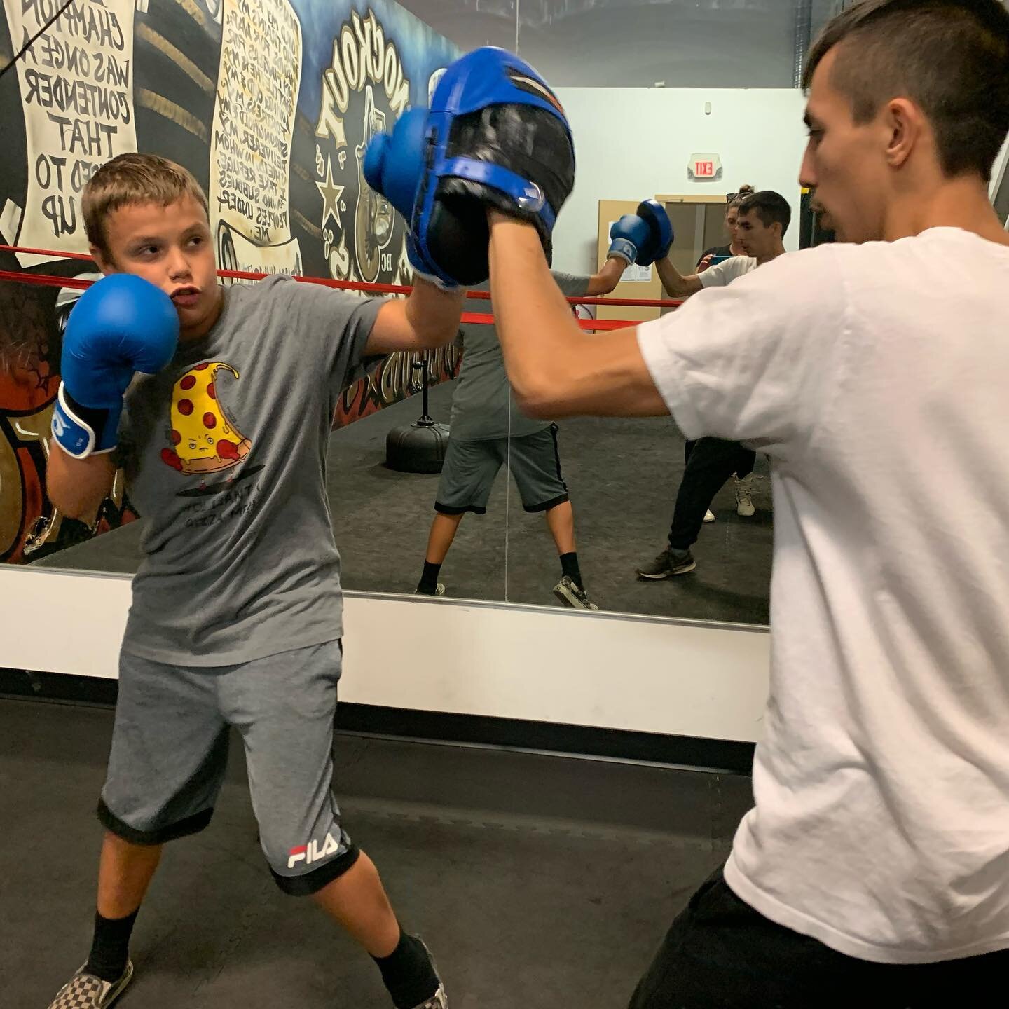 Need something for your kiddos to do this summer? 

Kids classes are Mondays and Wednesdays 5-5:45 
Ages 9-12 
the first class is free for all new members!

*These are no contact classes*

#boxing #kids #kidsclass #kidsbox #kidsboxing #summer #kiddos