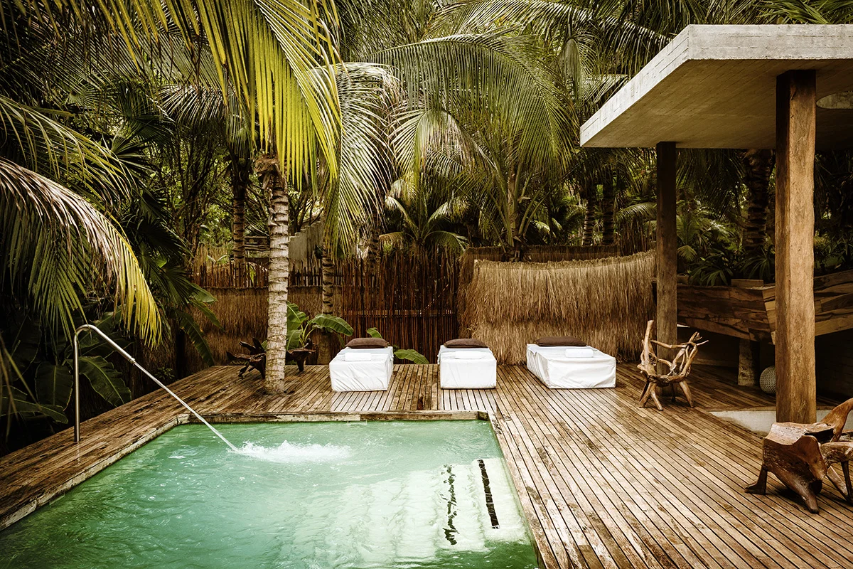 30_Spa_outside_193.jpg