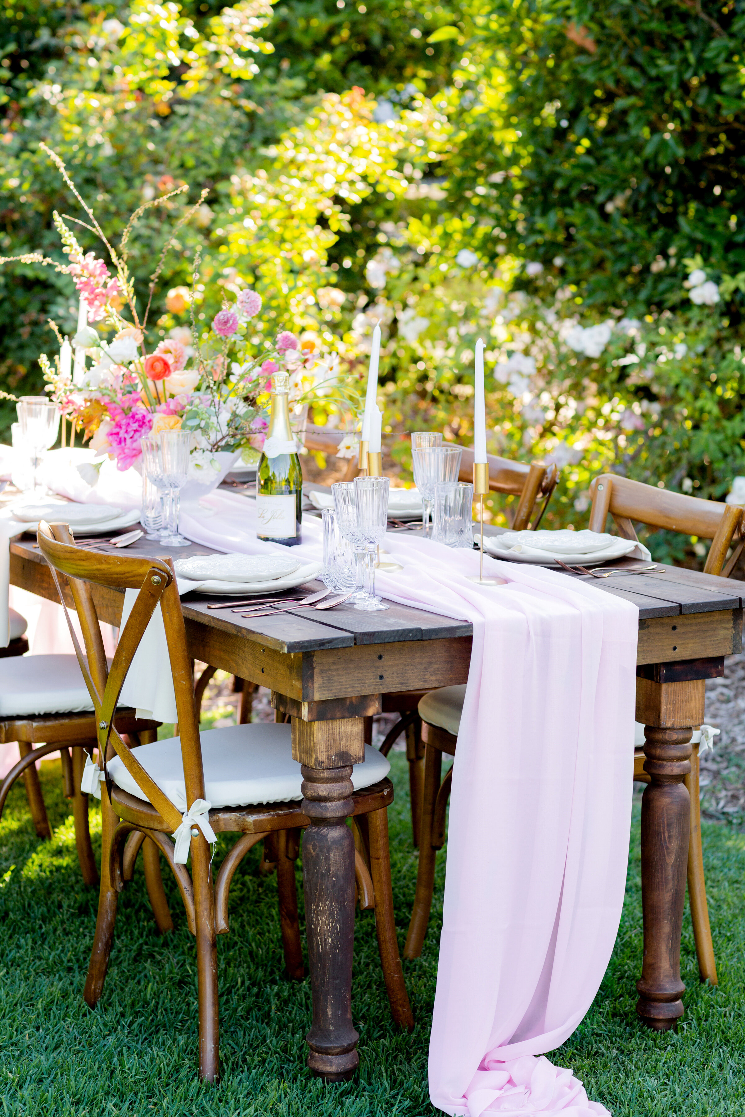 BRIGHT_AND_ROMANTIC_SUMMER_GARDEN_WEDDING_INSPIRATION_BROOKE_TOBIN_PHOTOGRAPHY_23.jpg