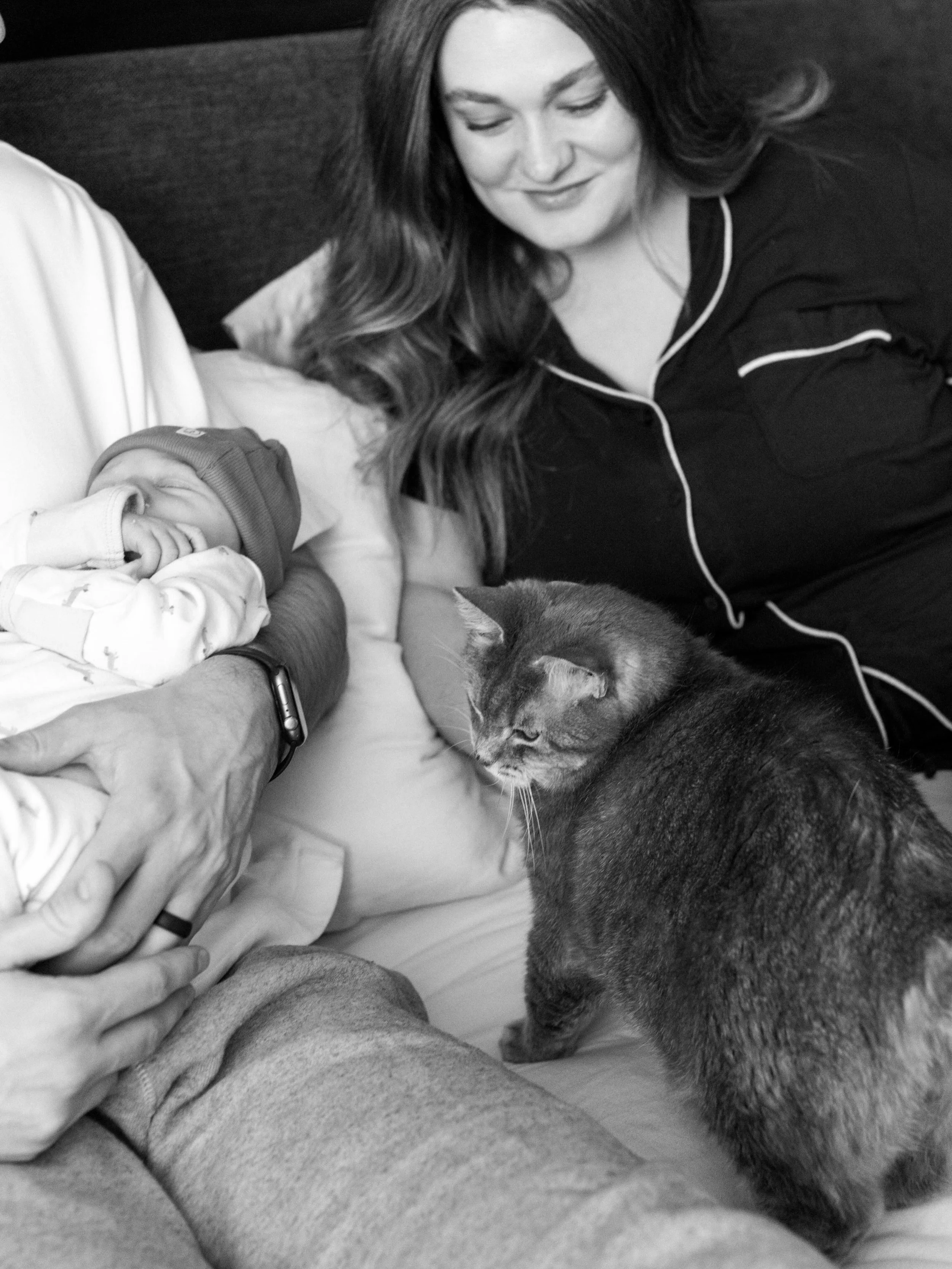 Newborn family sessions are the absolute best 💕 nothing like seeing their little fingers and toes just cuddled up with mom and dad