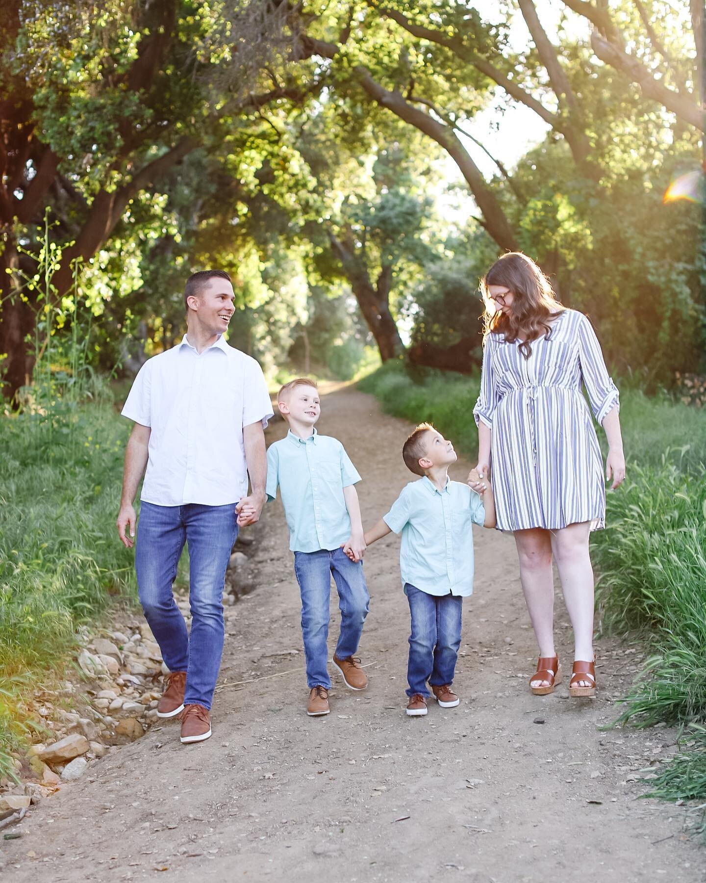 Mother Nature has been showing off lately with the wildflowers and golden sunsets ✨  #familyphotographer #orangecountyphotographer #laphotographer #fullertonphotographer #breaphotographer #lahabraphotographer #whittierphotographer #familyphotos #supe