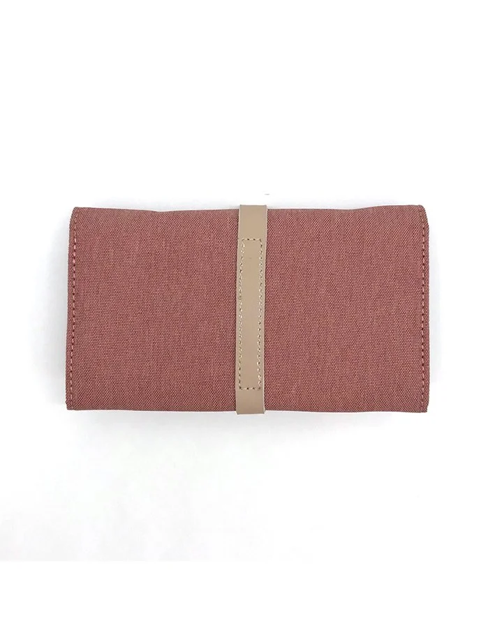 Ladies Wallet using 600D mélange RPET as main fabric and full printed 150D RPET as a lining. Made for Nature et Découvertes ©