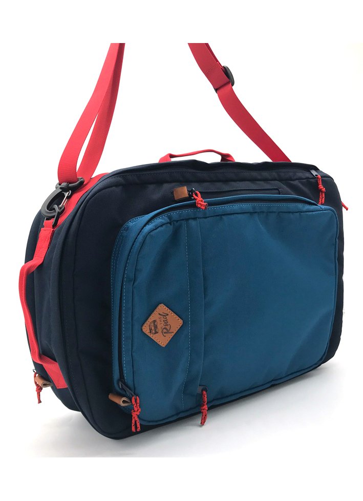  48L three ways weekend bag with inner organizers.   Uses 600D RPET as main fabric, full printed 150D as lining. and leather trims.  Made for Nature Nature &amp; Découvertes© 