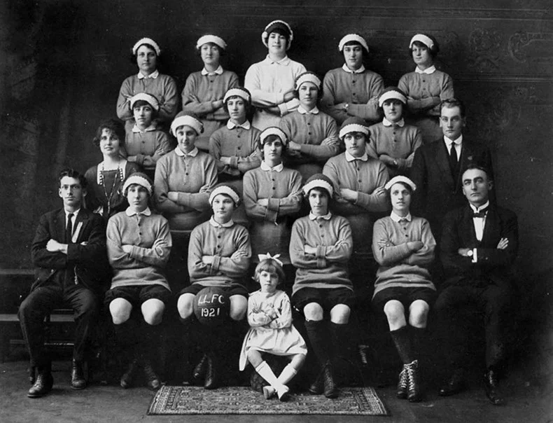 bardon-ladies-footy-team.jpg