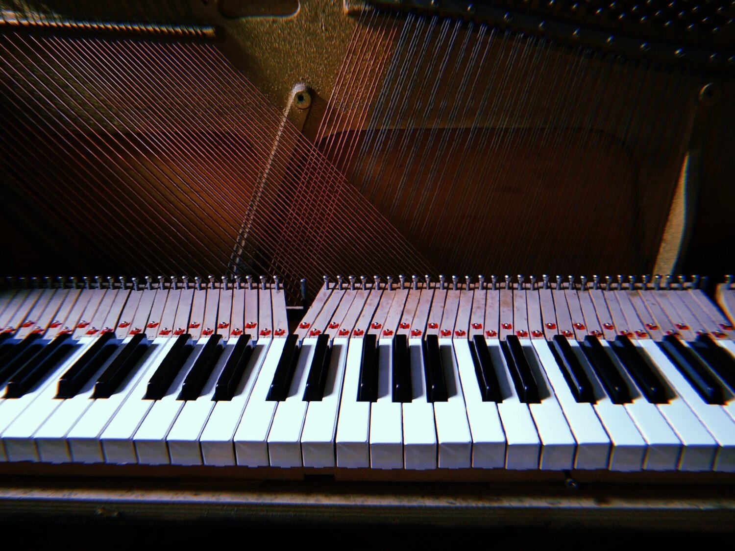 Piano's Tuner - Afinação e Regulagem de Pianos - Desenhado pelo fabricante  canadense Heintzman Pianos, este belo instrumento foi tocado pela primeira  vez em frente a um público nos Jogos Olímpicos de