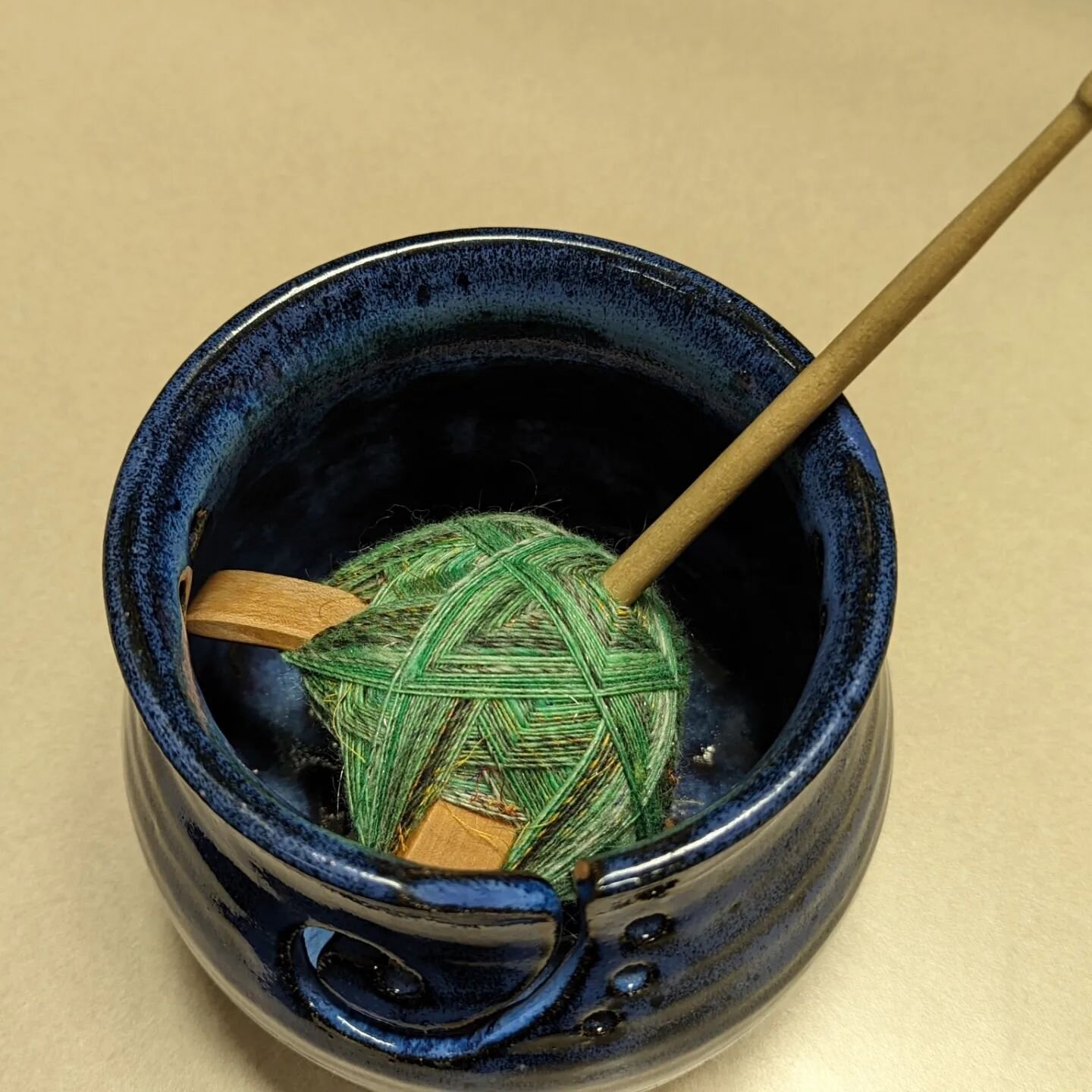 Spinning and plying on a little Turkish spindle 😍
I've been spinning up some of my old business stock for some scrappy weaving projects! 

#spinnersofinstagram #spindlespinning #fiberporn