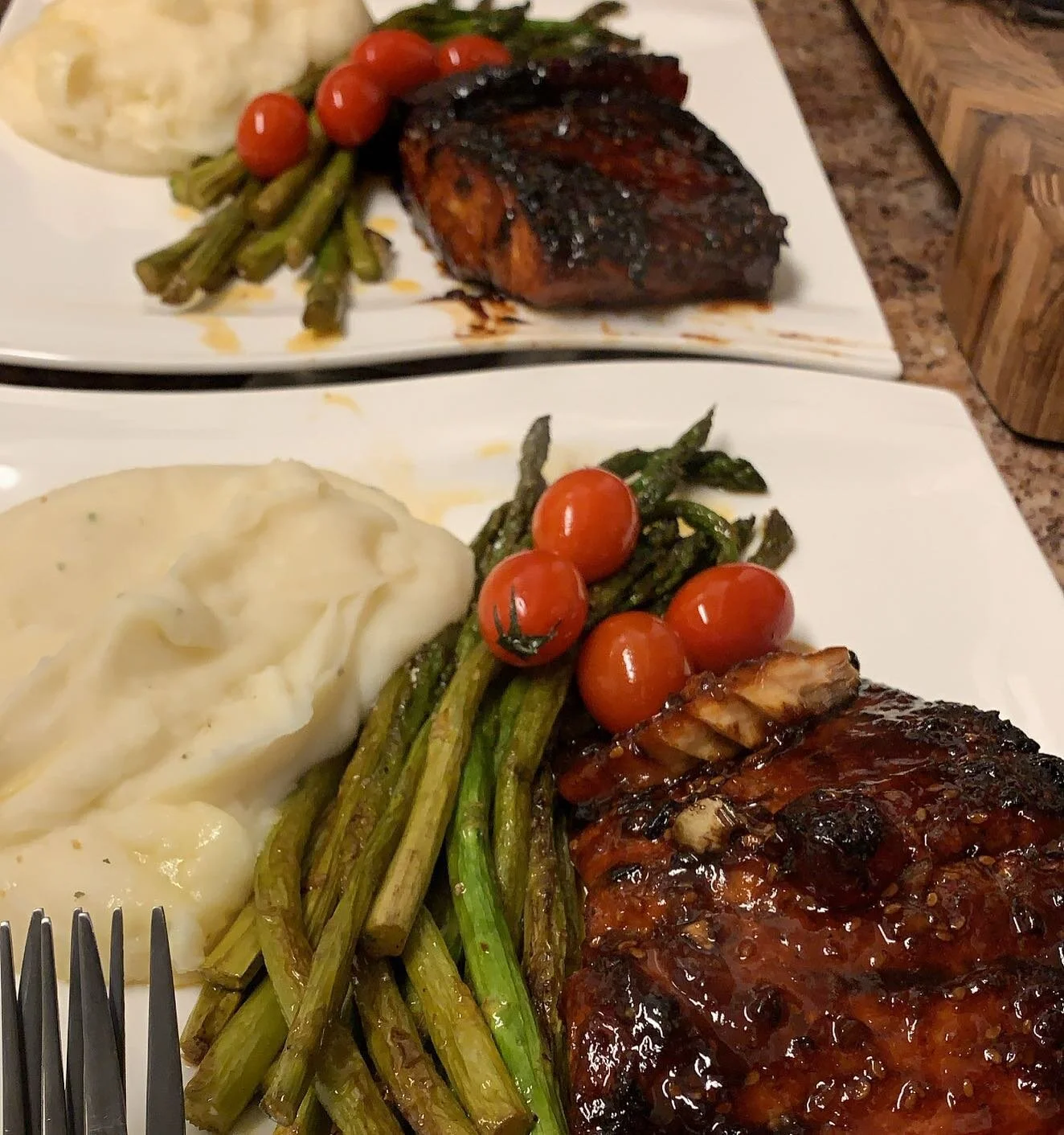 Hawaiian style teriyaki honey salmon w/ Garlic mashed potatoes, asparagus, and cherry tomatoes 🤤