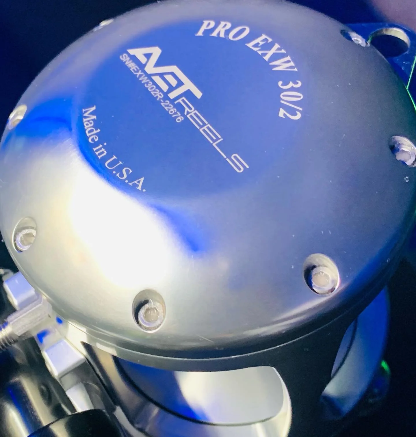 Avet EXW 30/2 💪🏾

Precision machined 6061 T-6 marine grade aluminum and stainless steel components. Anodized for superior corrosion resistance and beautiful finish. Topless frames on select models. Powerful lever drag system with adjustable pre-set