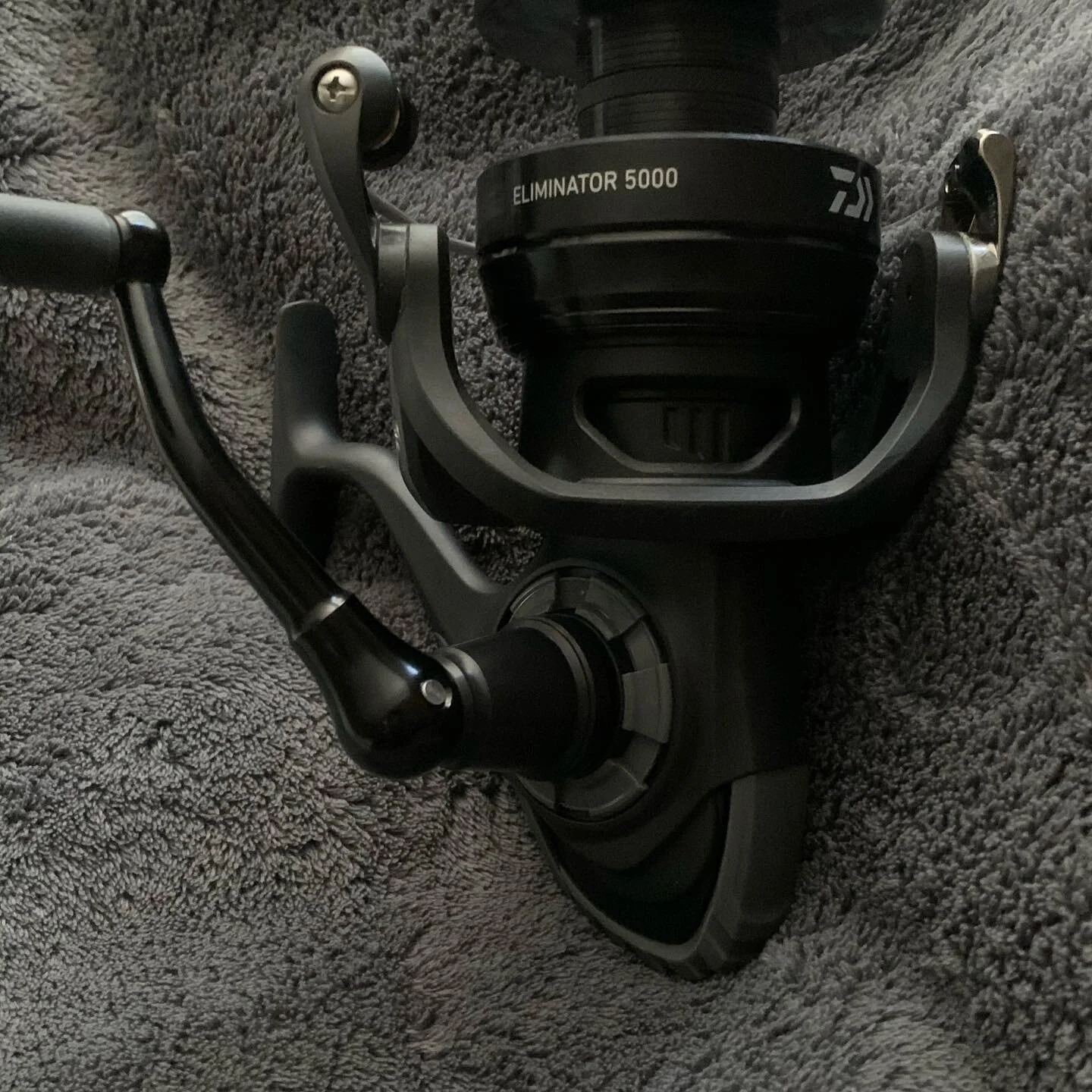 @daiwa_japan The Eliminator Series of Spinning Reels range from a compact 2500 series reel holding 6-pound test to a beefy 8000 series reel that can pack on the 30-pound test. The reels are also Well Suited For Braided Line Applications. The reel bod