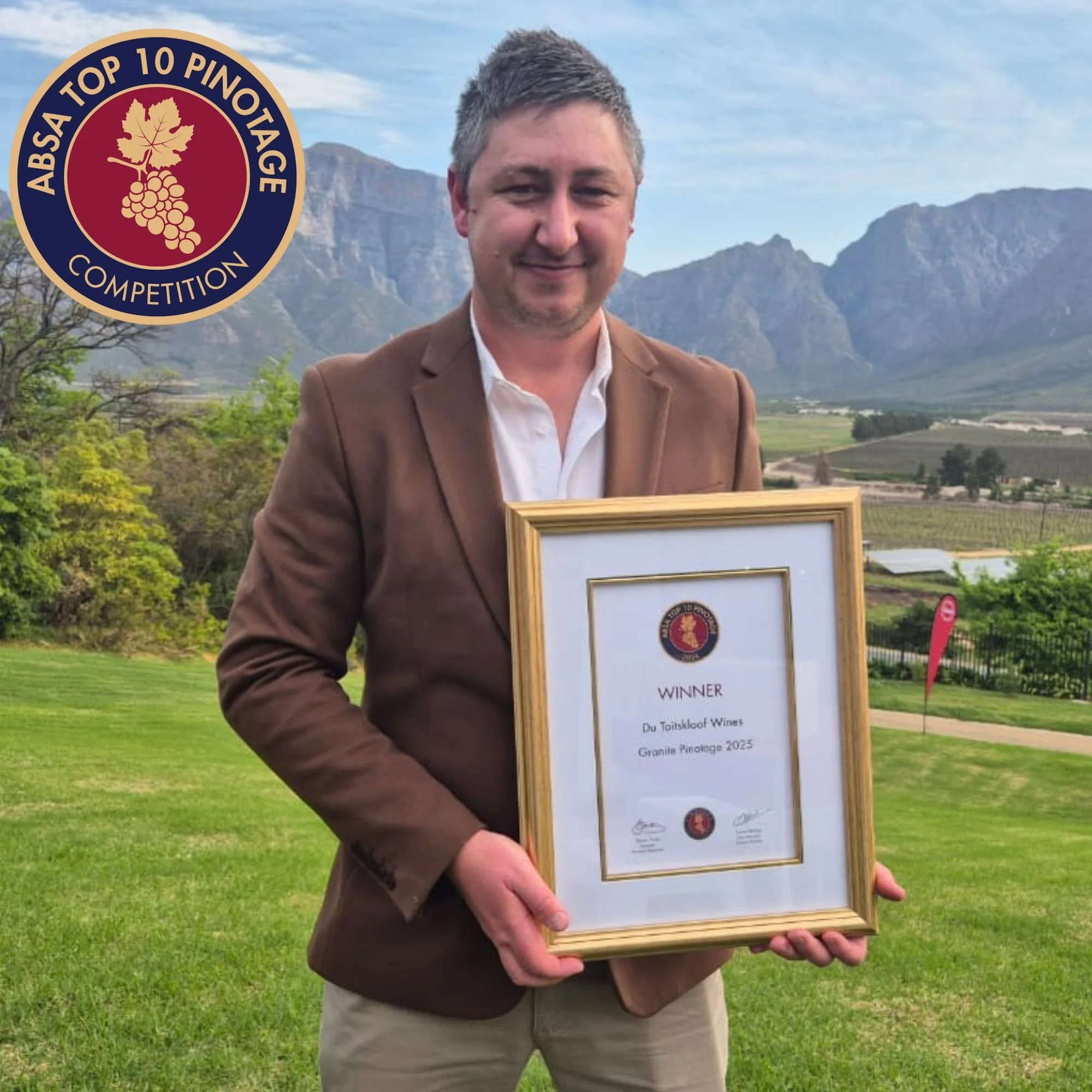 Wine Maker, Tiaan receiving Granite Pinotage award 