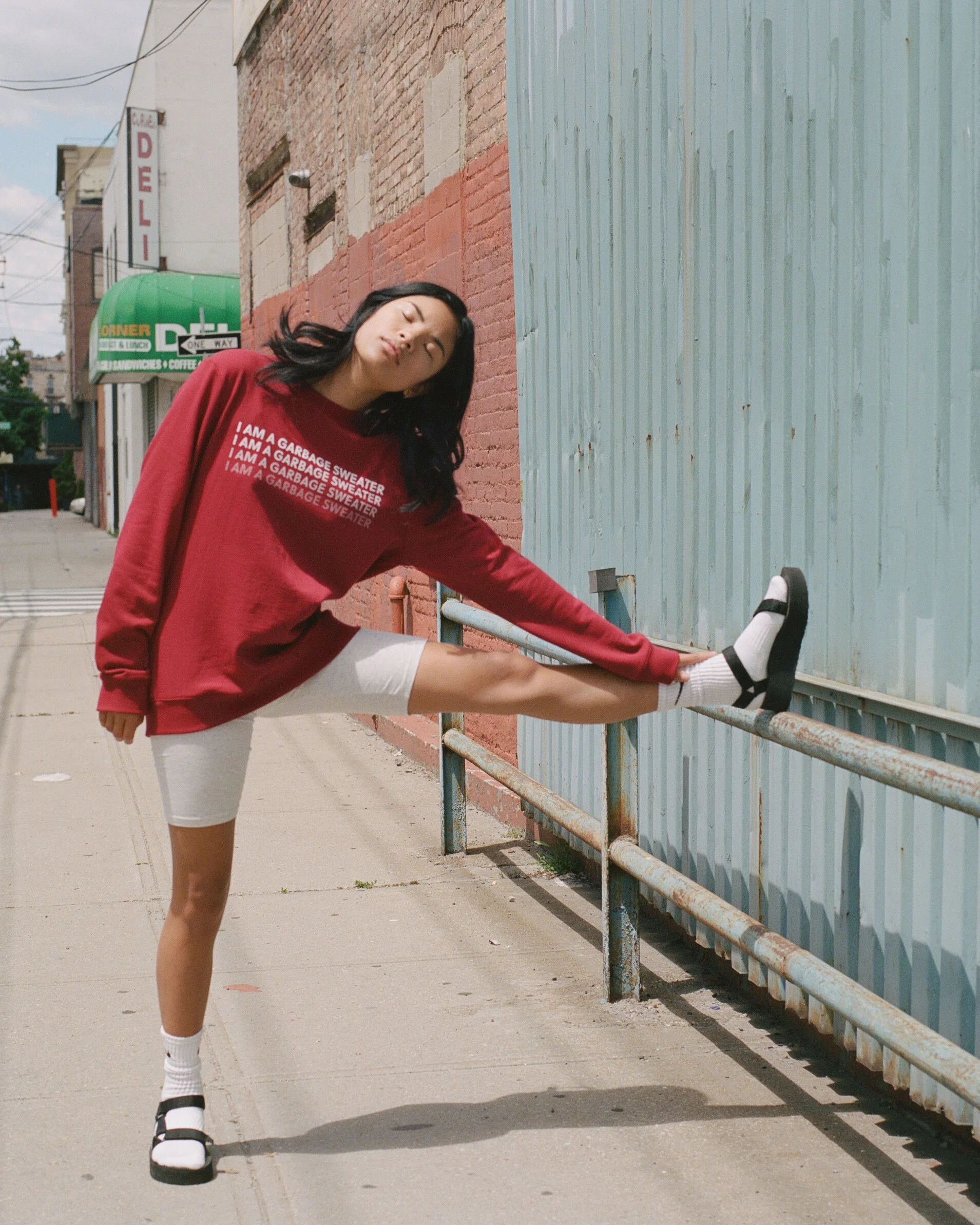 RA_SU20_JUN_Prod_Garbage-Crew-Neck-Dark-Red_PCT070743-026.jpg