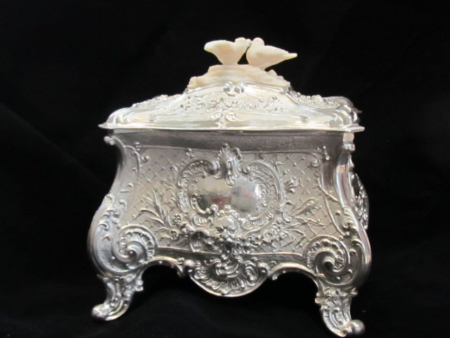 No. 010 The Love Birds