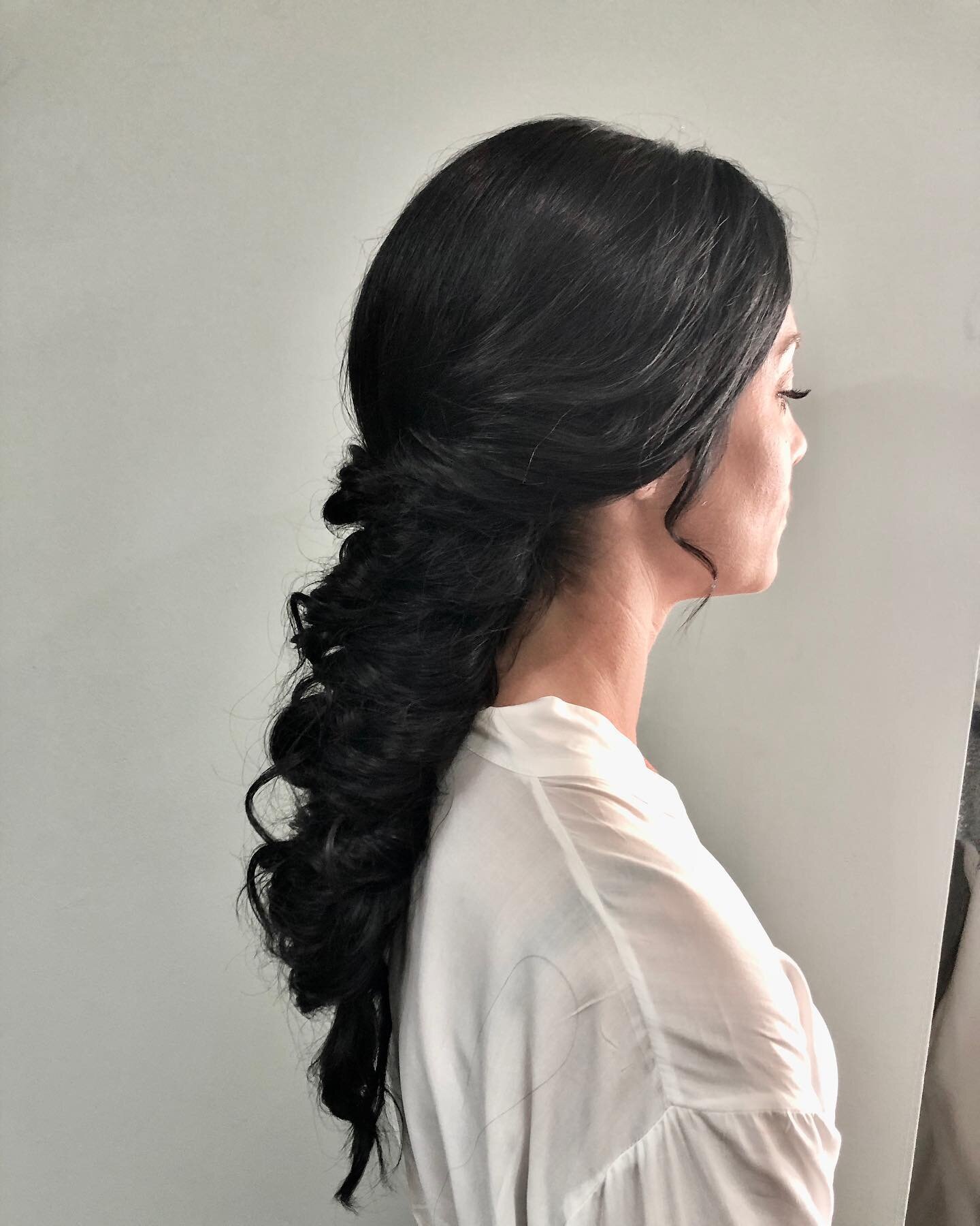 👰🏼 Beautiful brides hairstyle for the day 💕 

#brideshair #downdo #bride #topsytailbraid #weddinghair #weddinghairstyle #stlbride #stlhairstylist #stlstylist #stlwedding #updo #hghairstudiostl #hottoolspro #bioionic10x #sexyhairproducts #enjoyhair