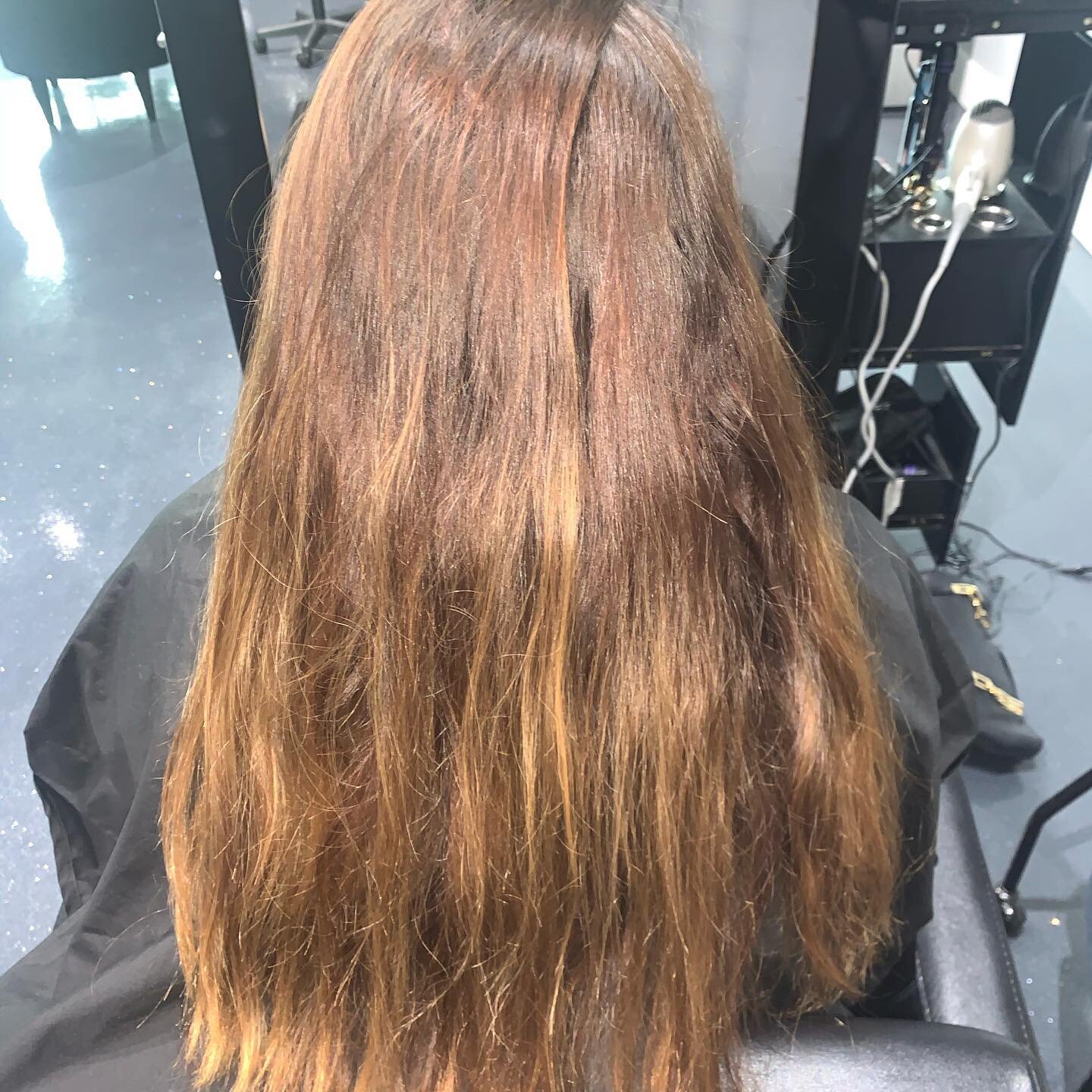 SWIPE for the before and after! 

We darkened up her color and added baylage to it to give it some more depth 😉
&bull;
&bull;
&bull;
#hghairstudiostl #mastersofbalayage #stlhair #stylistsupportingstylists #balayageinspo #stlbalayage #beautylaunchpad