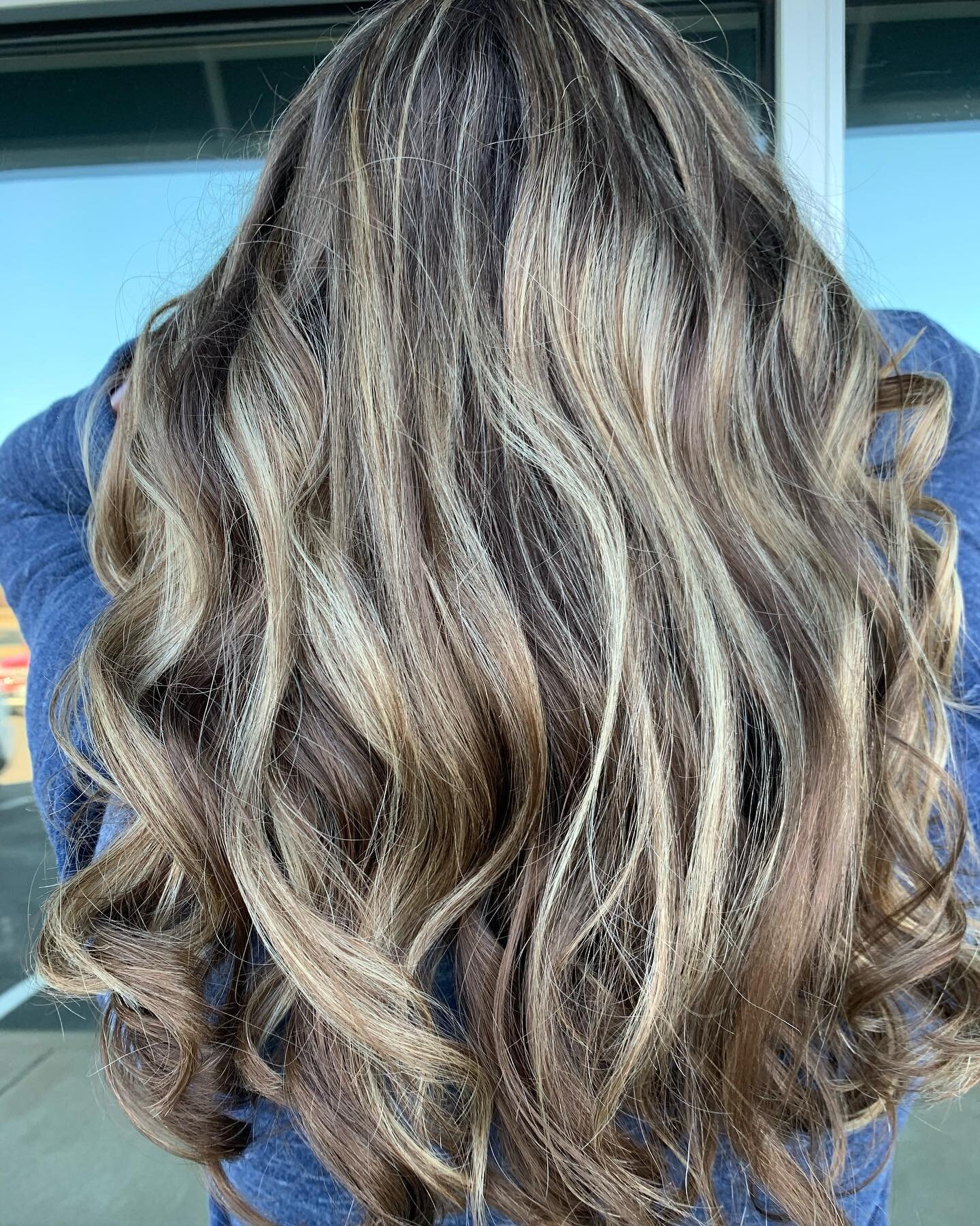 I love what I do 💖 
@idhairnorthamerica @redken @modernsalon @behindthechair_com 
#idhairnorthamerica #redken #modernsalon #behindthechair_com #balayage #highlights #foilayage #stlhairstylist #stlhair #stlbalayage #stlhighlights