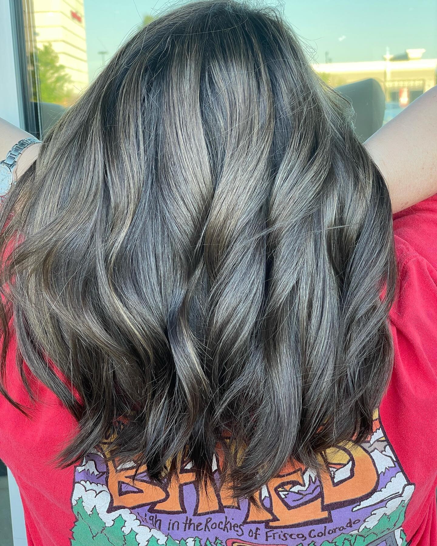 😳😳 WOW 🤩 
&bull;
&bull;
&bull;
&bull;
#brunettebalayage #mushroombrownhair #mushroomphotography #balyage #missouri #stlstylist #stl #stlhair #stlouis #314together