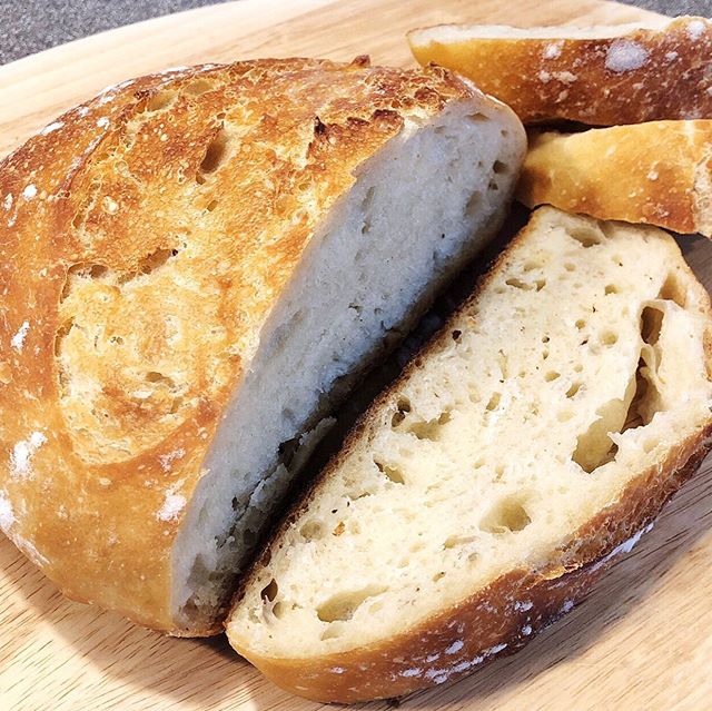 Almost No-Knead Bread makes it easy to have fresh, homemade bread anytime. It only takes a few minutes to prep and the dough does all the hard work overnight!
#bread #breadlover #cookscountry #almostnokneadbread #nokneadbread #breadmaking #breadbakin