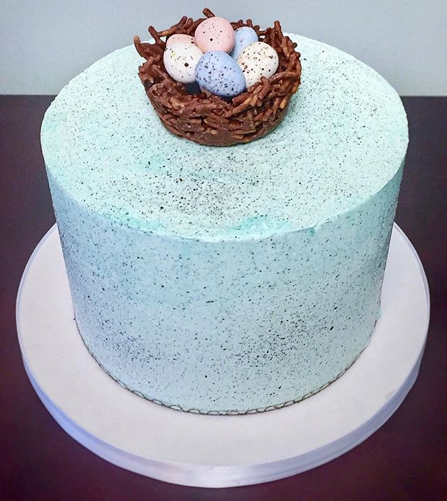 Happy Easter! 🐣🐇 🌷#happyeaster #eastercake #speckledeggcake #easterbaking #springbaking #easterdessert #layercake #cakedecorating #cake #easter