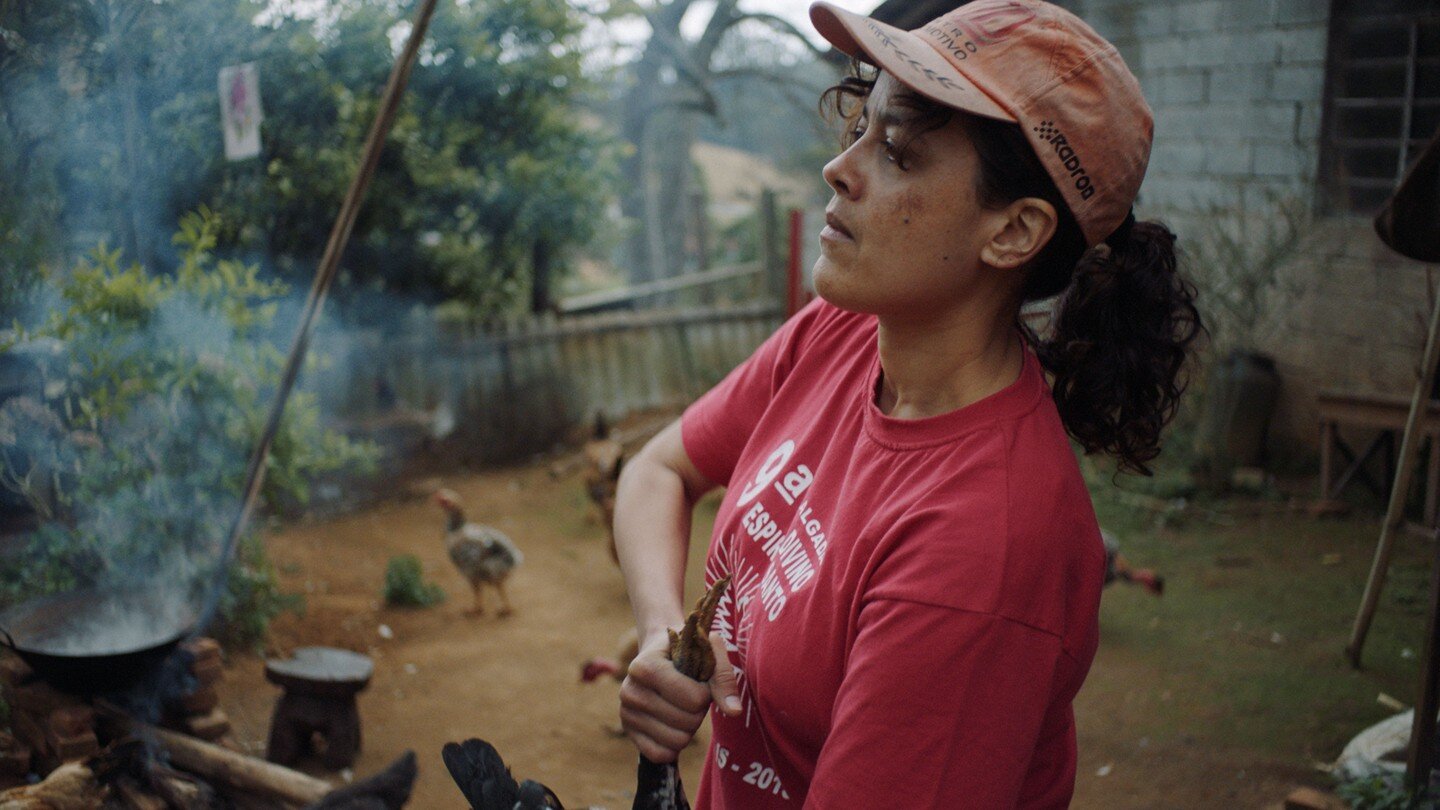 Carv&atilde;o, de Carolina Markowicz, est&aacute; entre os pr&eacute;-selecionados para disputar a vaga de representante do Brasil no Oscar na categoria Melhor Longa-Metragem em L&iacute;ngua Estrangeira. O an&uacute;ncio foi feito nessa ter&ccedil;a