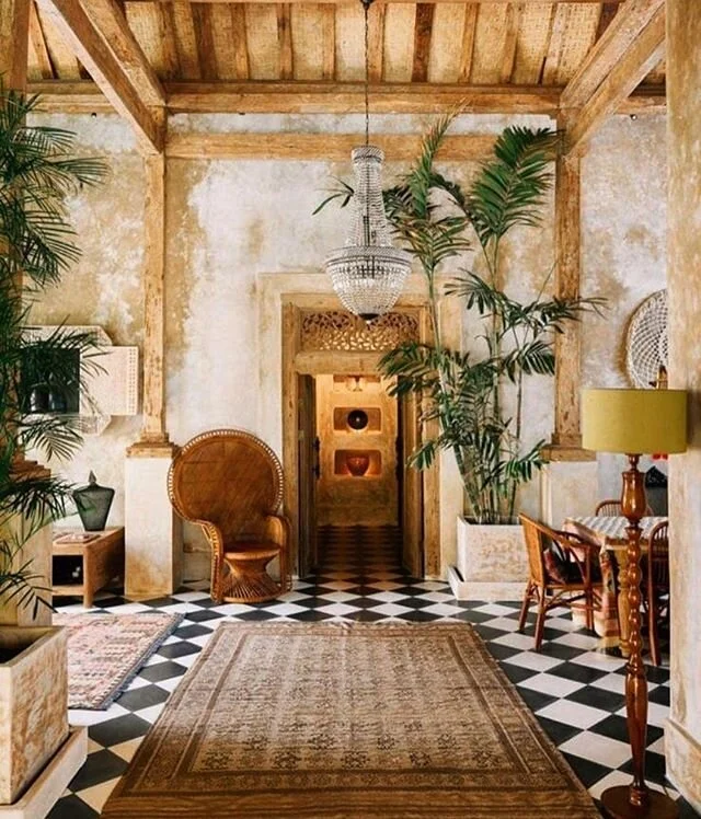 Summer is finally here and we love the latest design trends 🌞 #inspire #interiordesign #entrancedecor #naturalelements