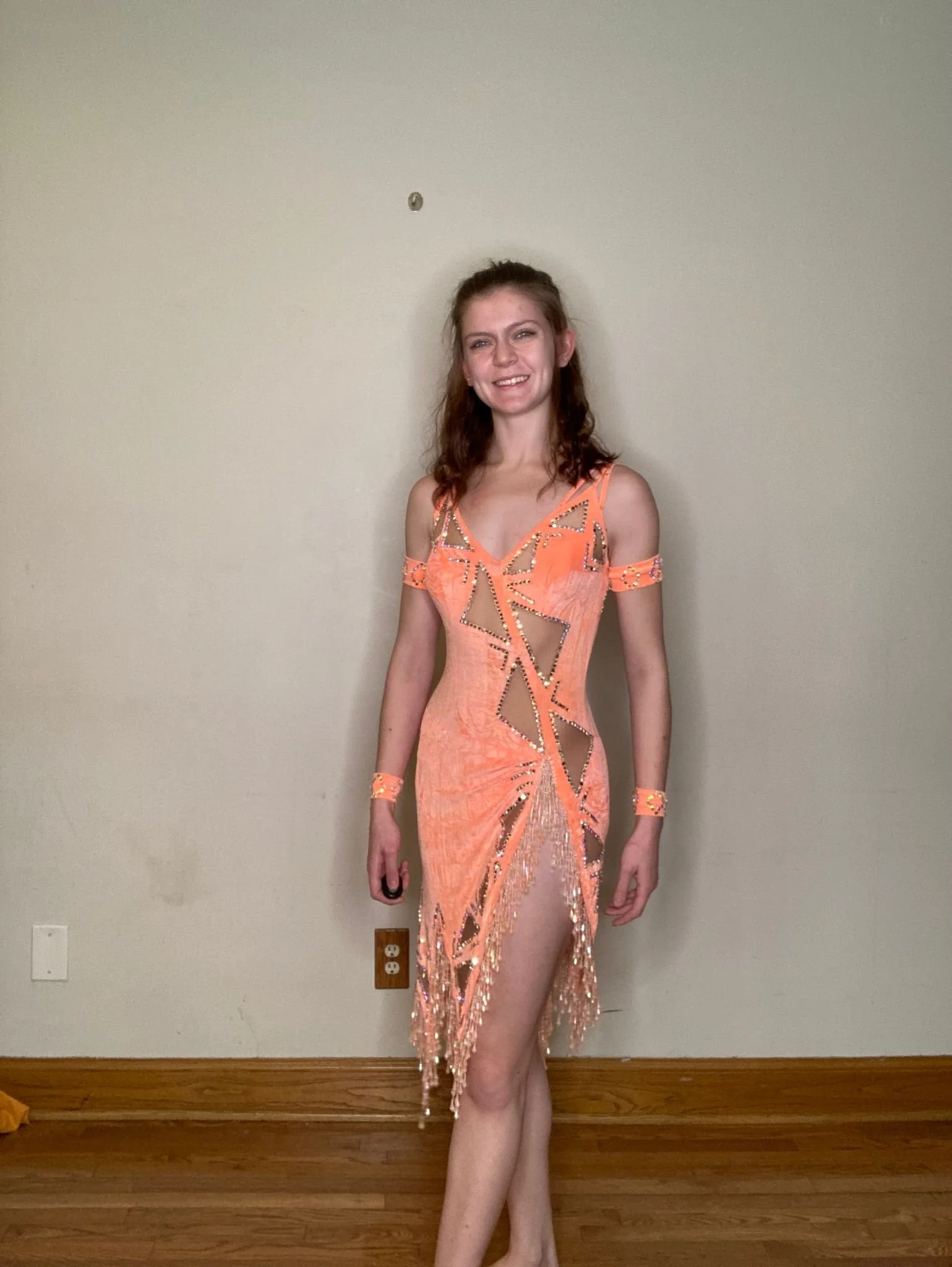 Description: Orange (maybe salmon-y) crushed velvet dress 
  
Style
: Latin rhythm (Gold+)
  Expected Fit
: Fits Laura G, US 2-4ish; slightly big in chest
  
Condition
: Great
  