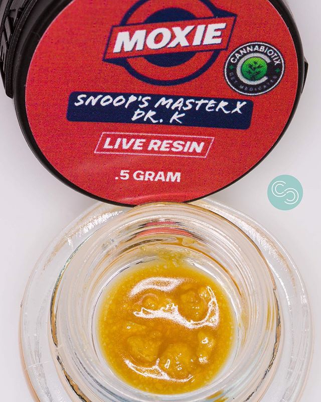 This Snoop&rsquo;s Master x Dr. K live resin by @moxie_710 is currently available here at #sscc916 🤘🔥💙