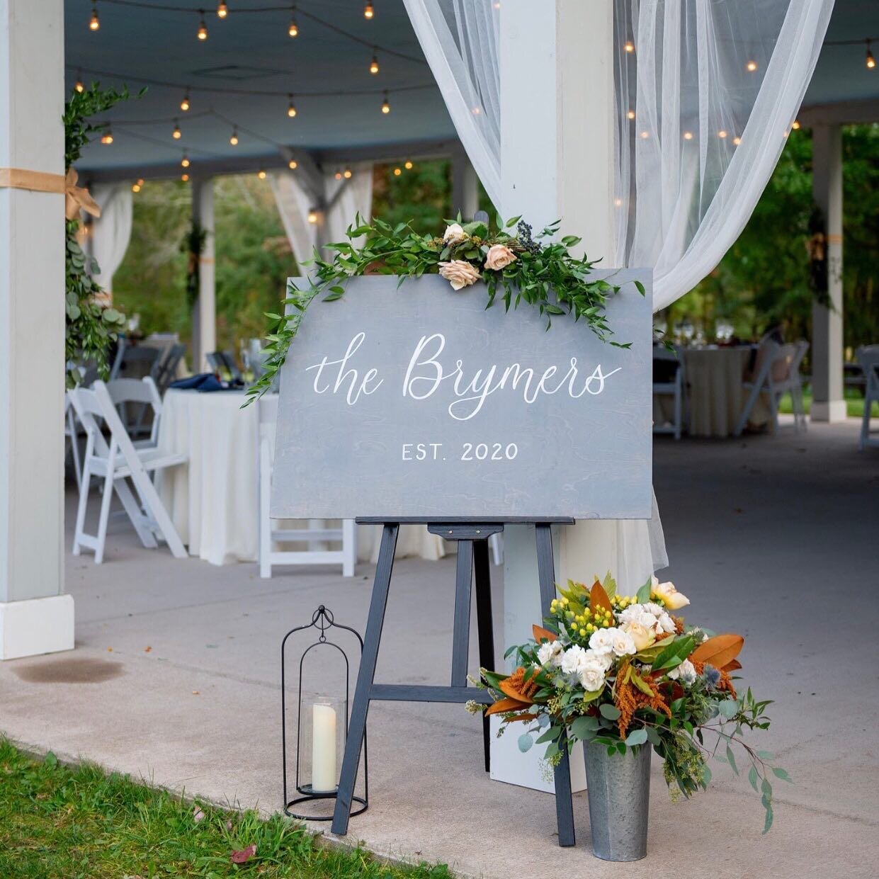 Love the idea of renting, but also want a keepsake from your big day? This Welcome Sign doubles as home decor after the wedding 👏🏻
.
✨ Custom Keepsake Sign ✨
.
.
#weddingsignage #weddingsign #mawedding #northshorema #handmadesigns #bostonweddings #