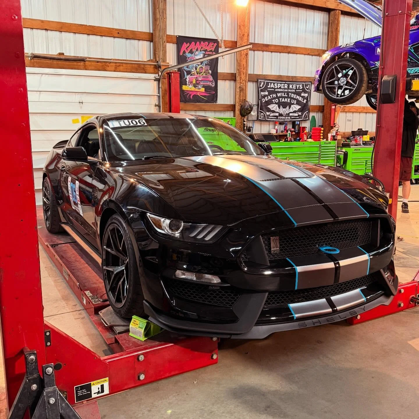 Had some fun installing @vorshlag_motorsports camber plates and getting an alignment on this GT350 before its race this weekend