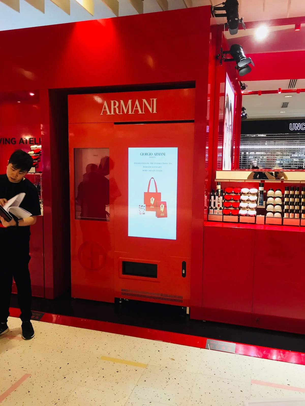 Gritus 智能售賣機@Armani Box Hong Kong,海運大廈入口大堂