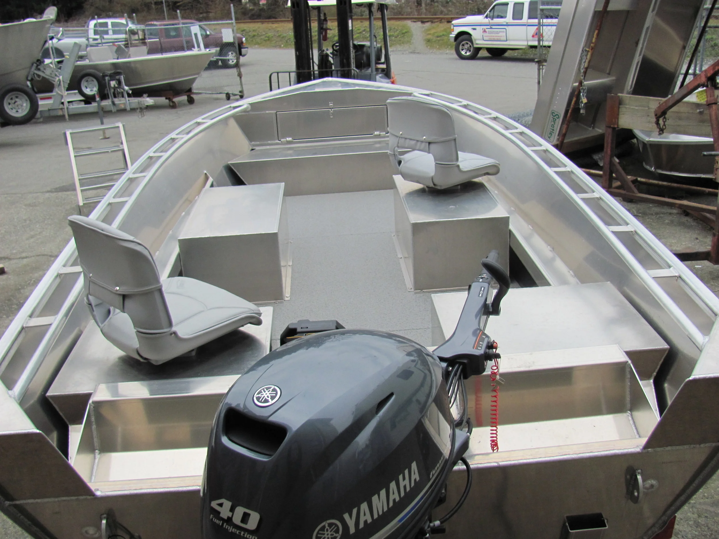 1600 Tiller Split Seat 002.jpg